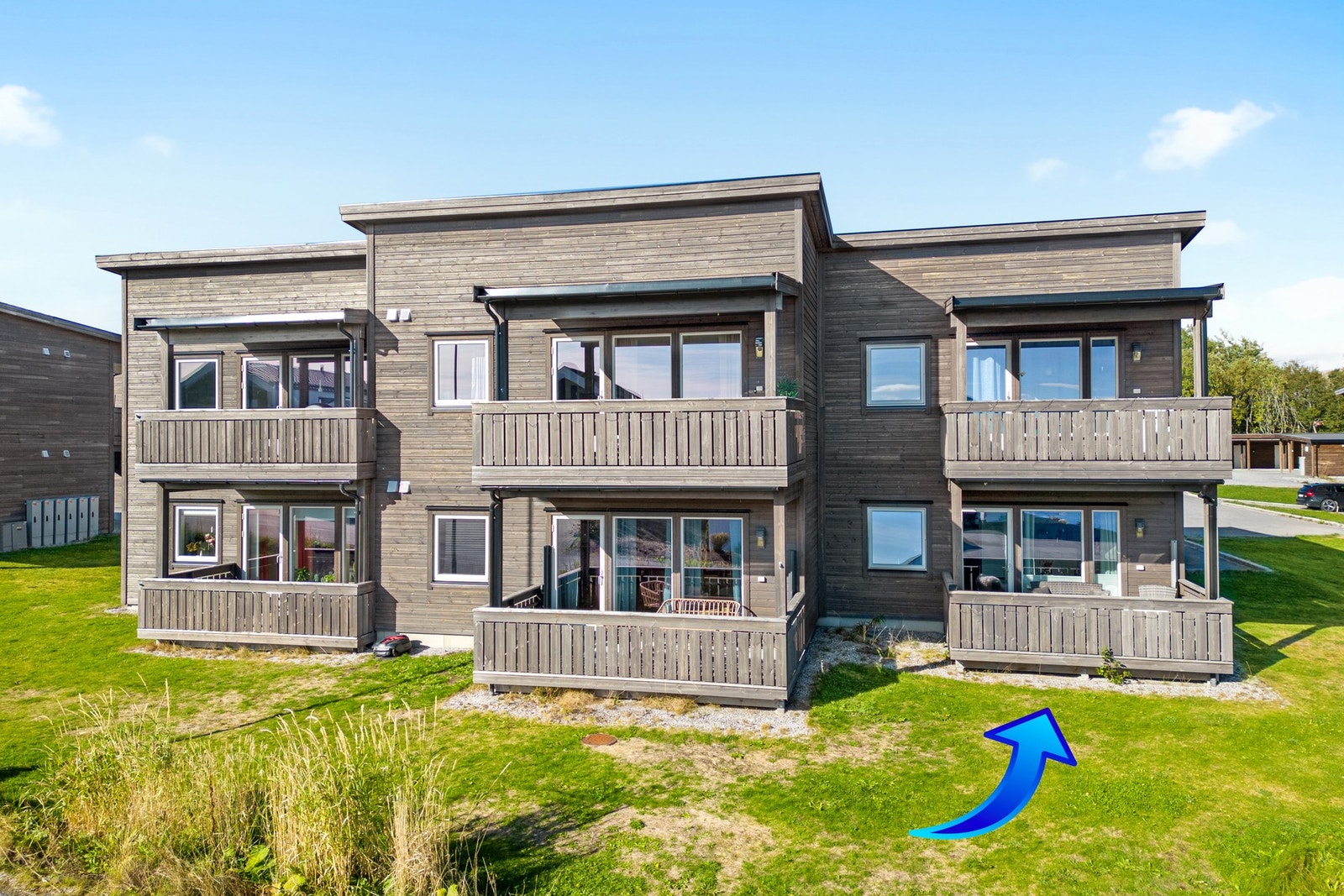 Beliggende i vakre omgivelser, ca 2 km fra Rørvik sentrum. Galleribilde