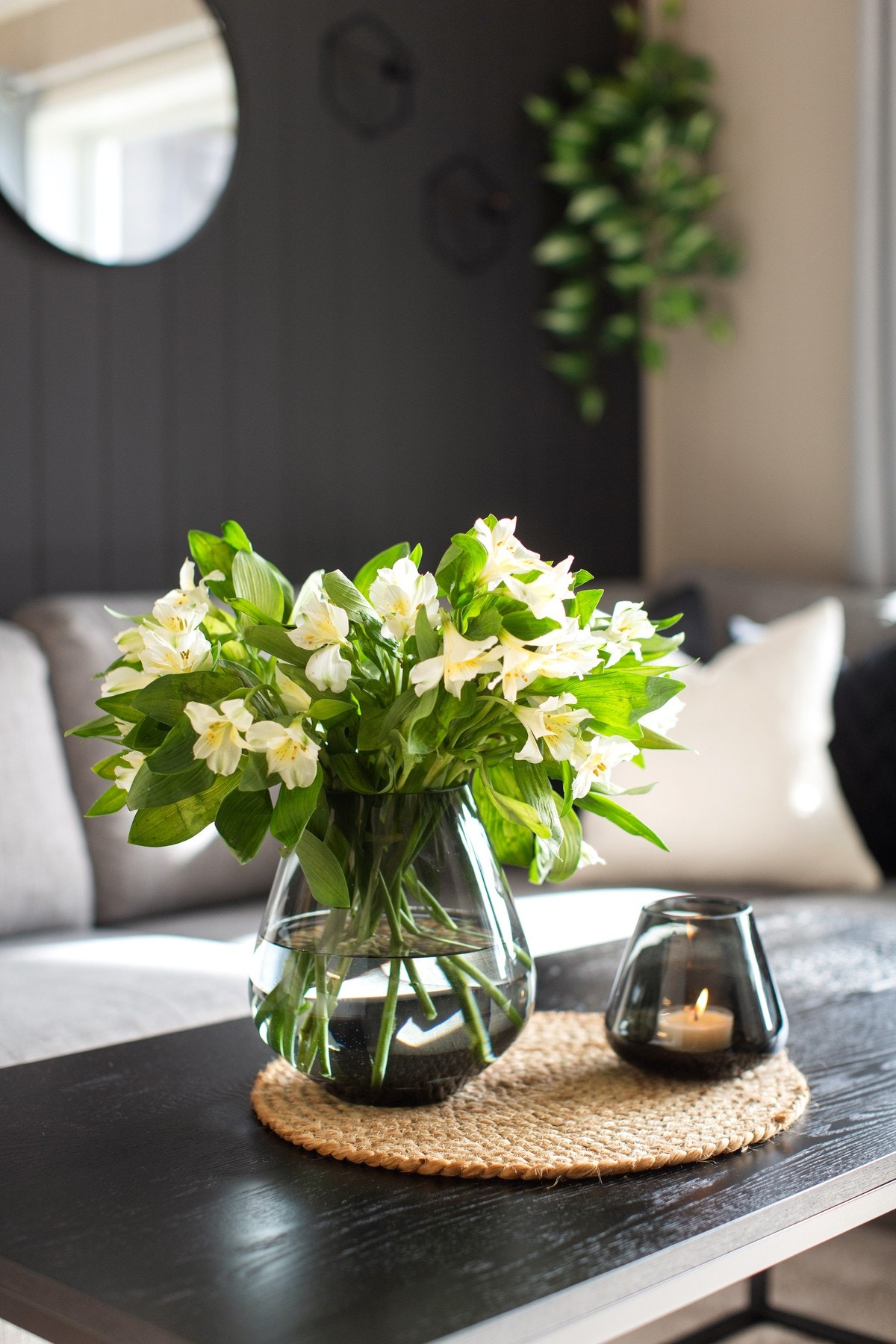 Inkludert i felleskostnadene er kommunale avgifter, NTE/altibox, bygningsforsikring, vedlikehold fellesareal, m.m. Galleribilde