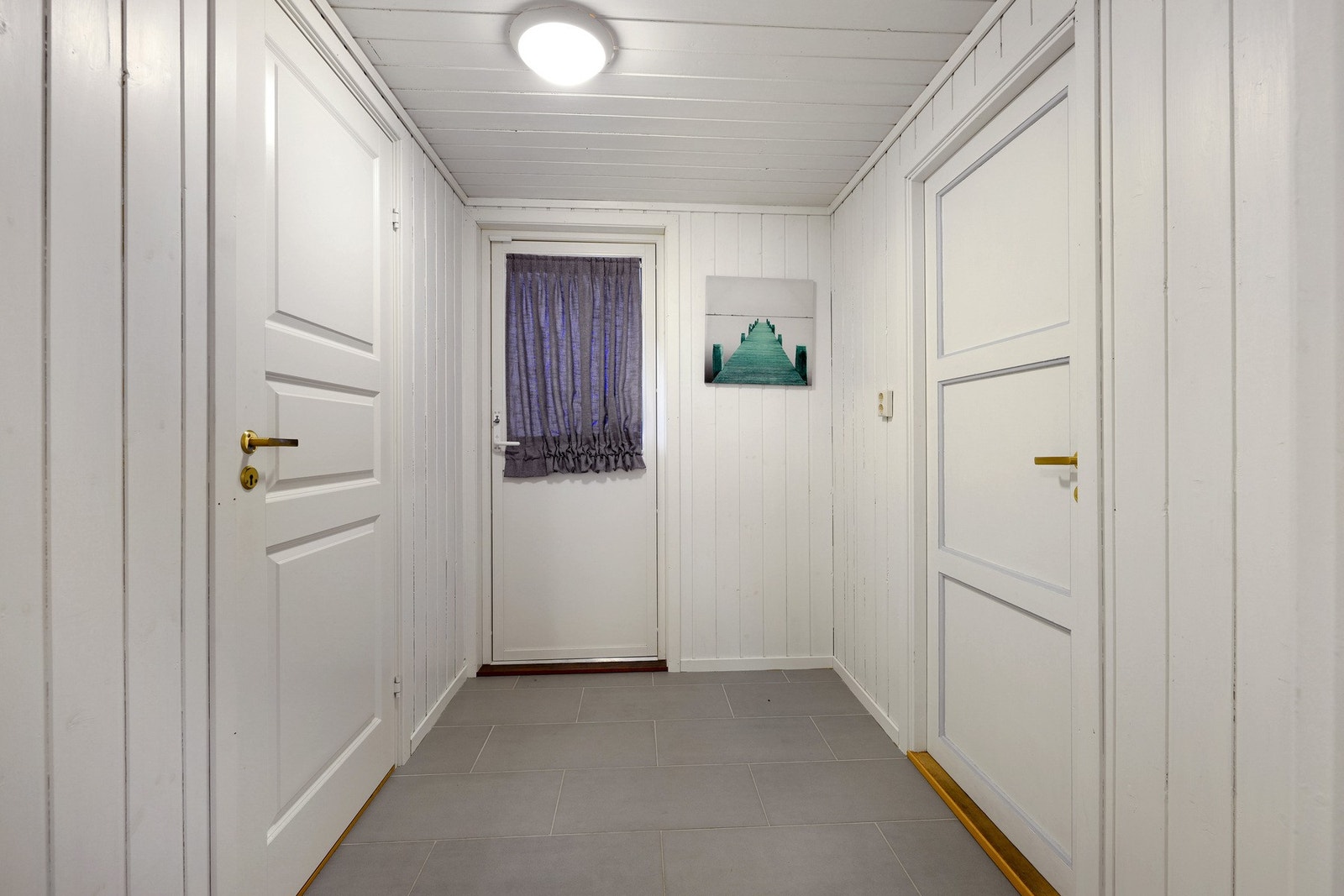Kjelleren har egen inngang. Galleribilde