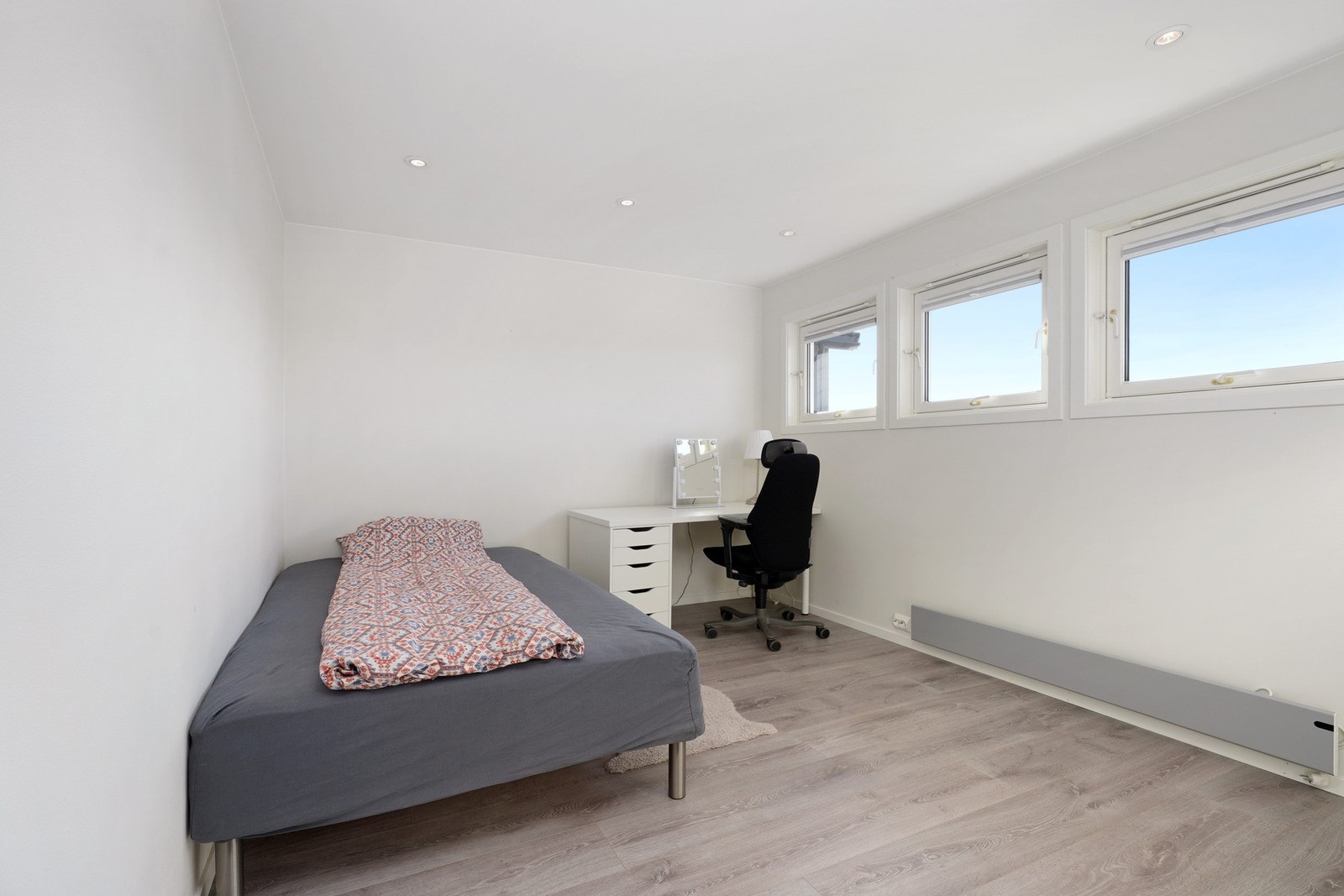 Soverom 4. Downlights i tak. Galleribilde