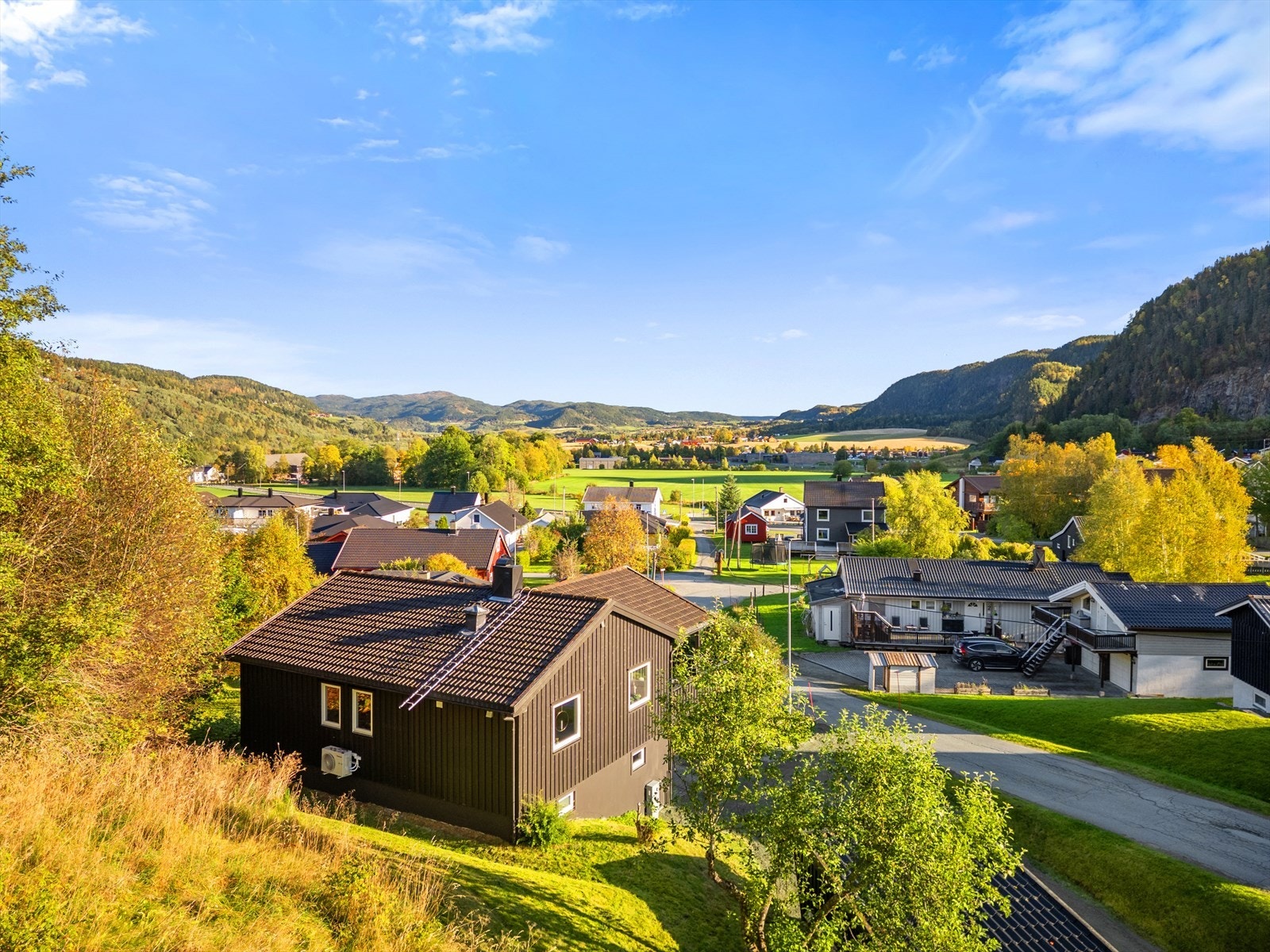 Eneboligen ligger i rolige og barnevennlige omgivelser på Lundamo i Melhus kommune Galleribilde