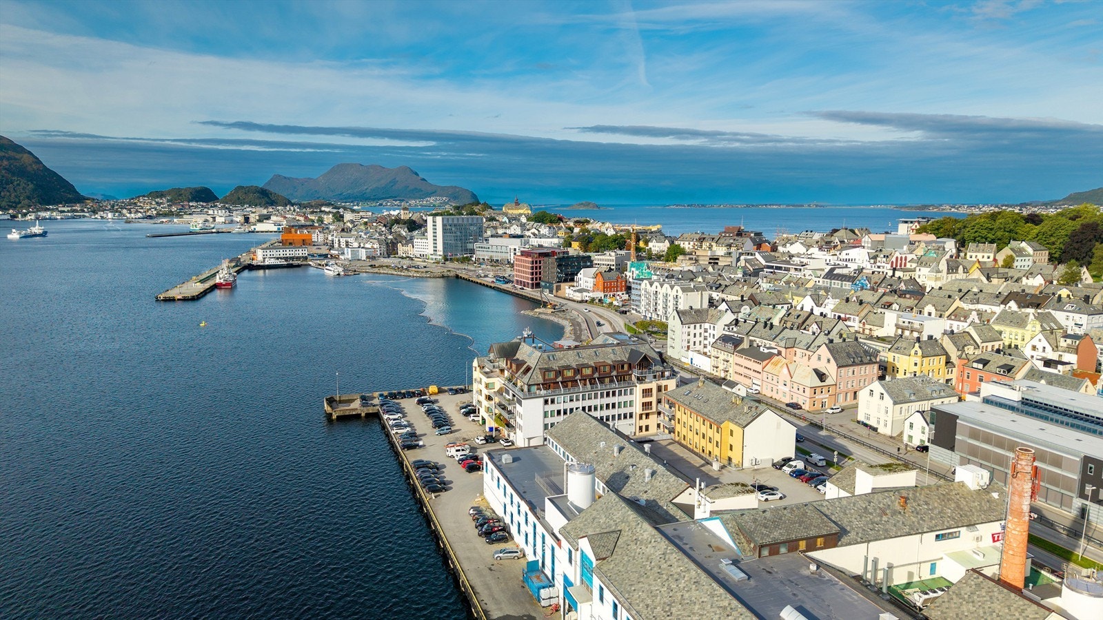 Dronebilde over norges vakreste by Galleribilde