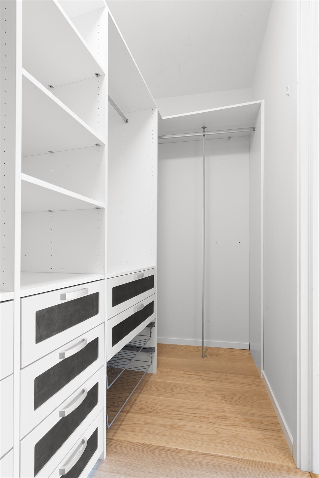 Walk in garderobe/bod Galleribilde