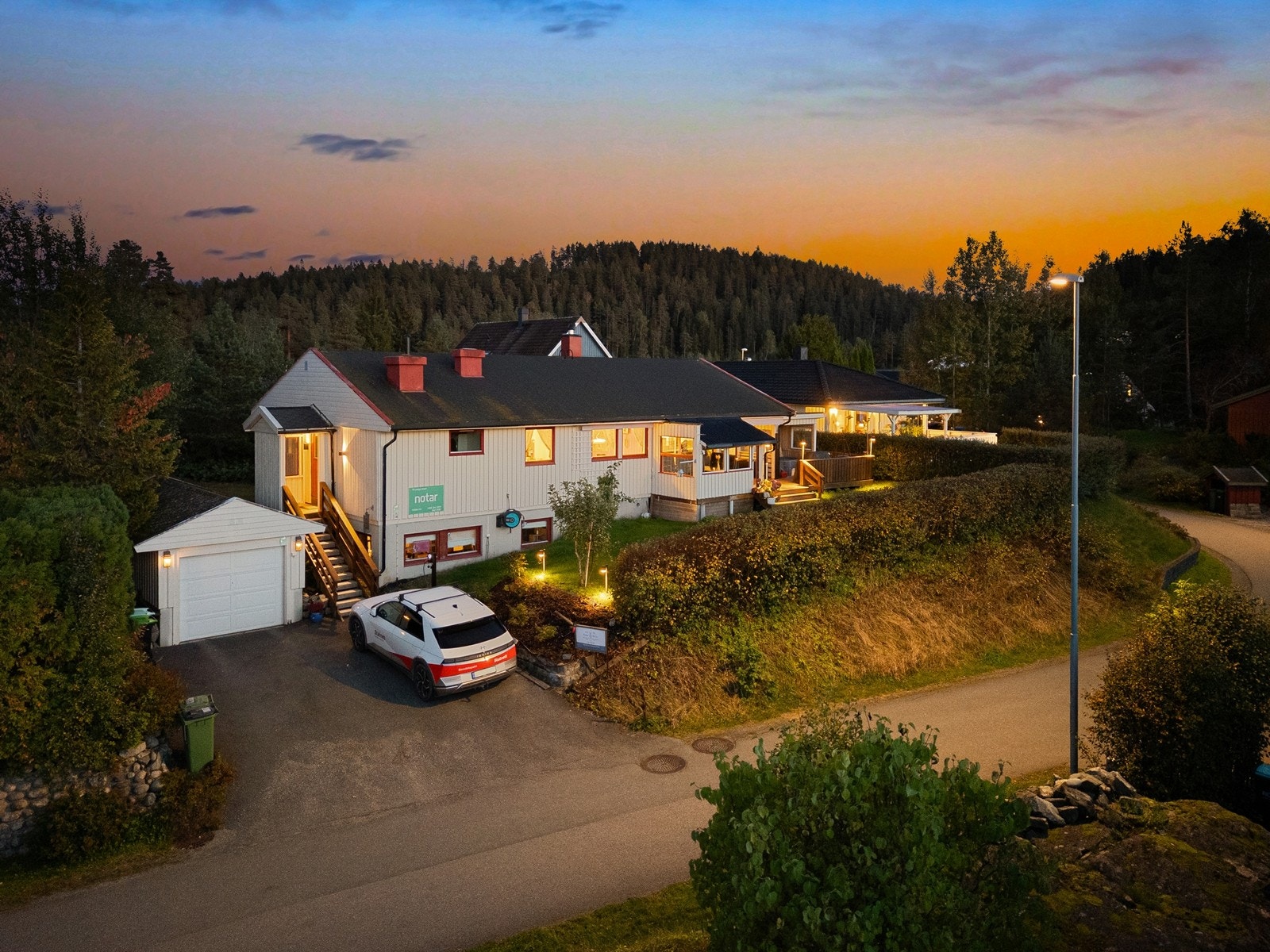 Kari Killi v/ Notar har gleden av å presentere Fjellskrenten 19. Galleribilde