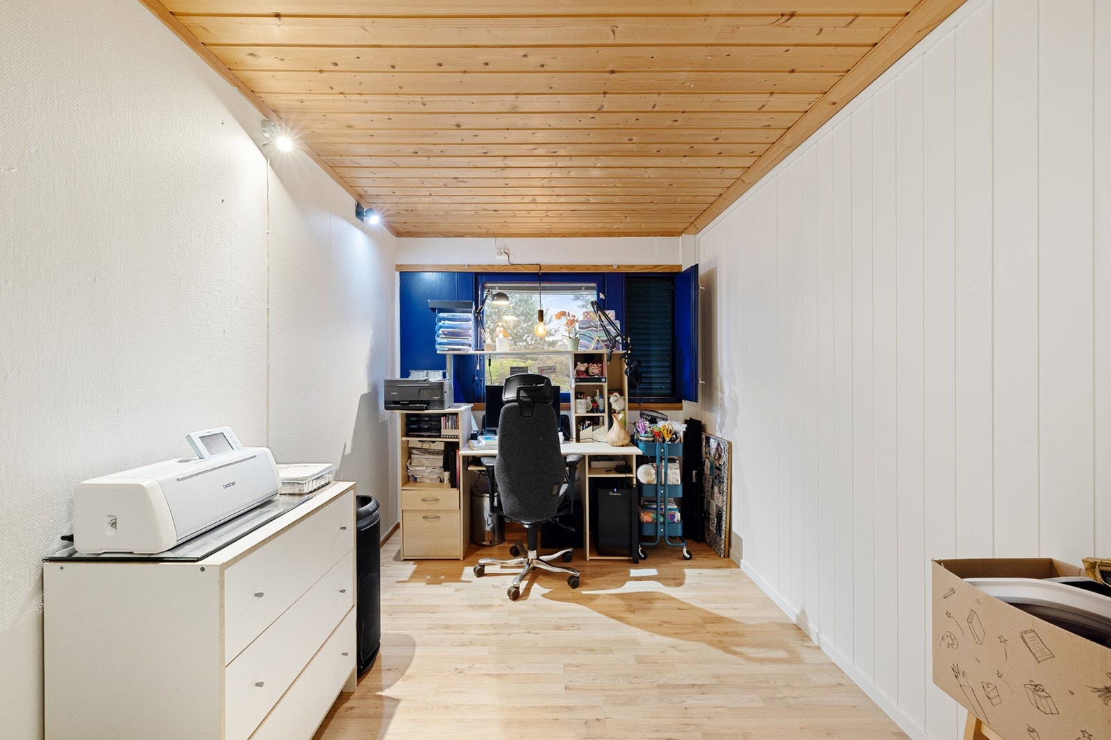 Boligen har 3 soverom samlet i hovedetasjen. Galleribilde