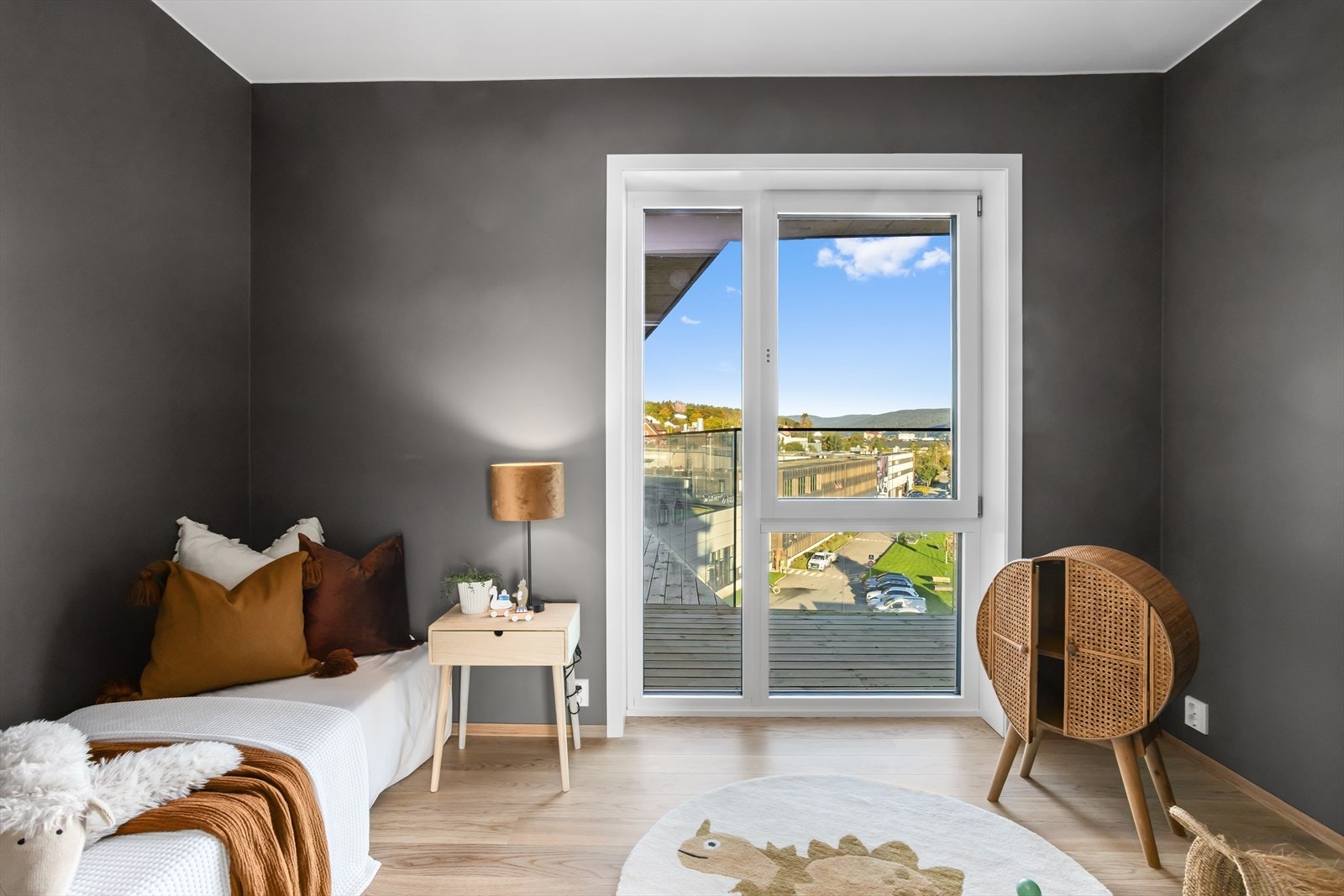 Tenk å våkne opp her med utsikt mot fjorden. Galleribilde