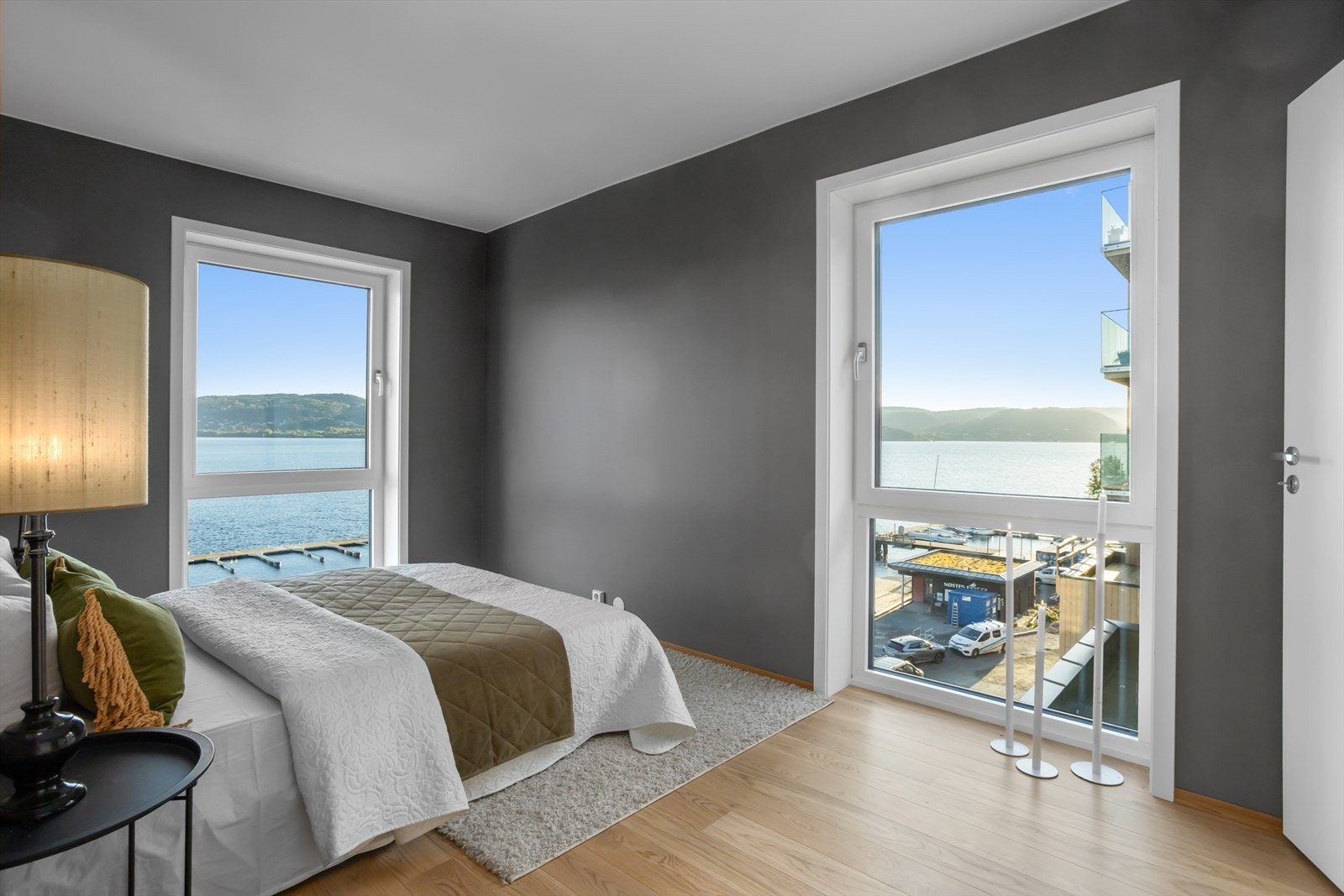 Leiligheten har tre lyse og moderne soverom. Galleribilde