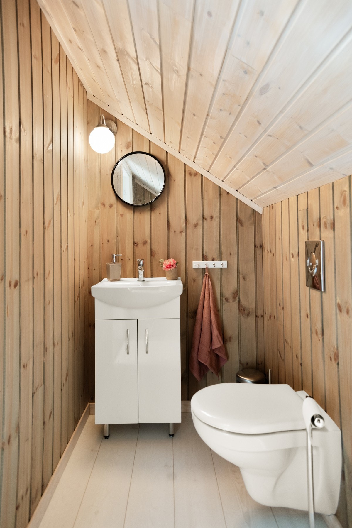 Toalettrom i loftetasjen. Galleribilde