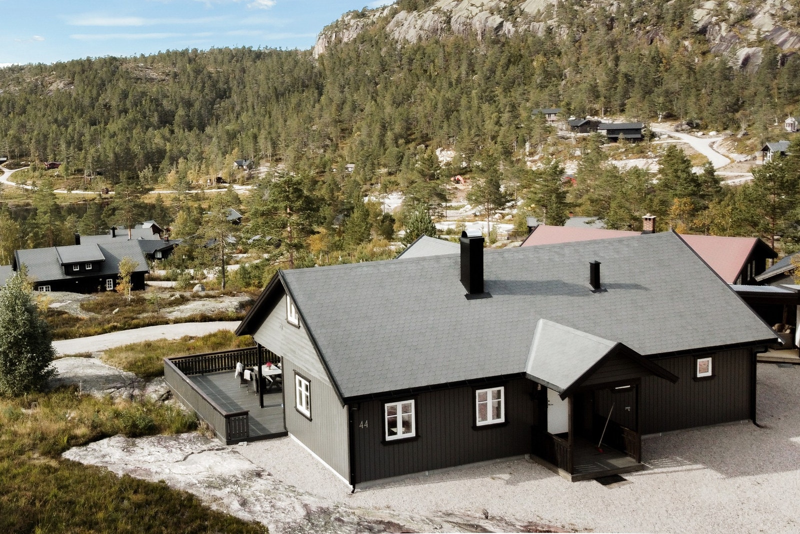 Fra hytta er det kun ca. 5 minutters kjøretur til et av Telemarks største skisteder. Galleribilde