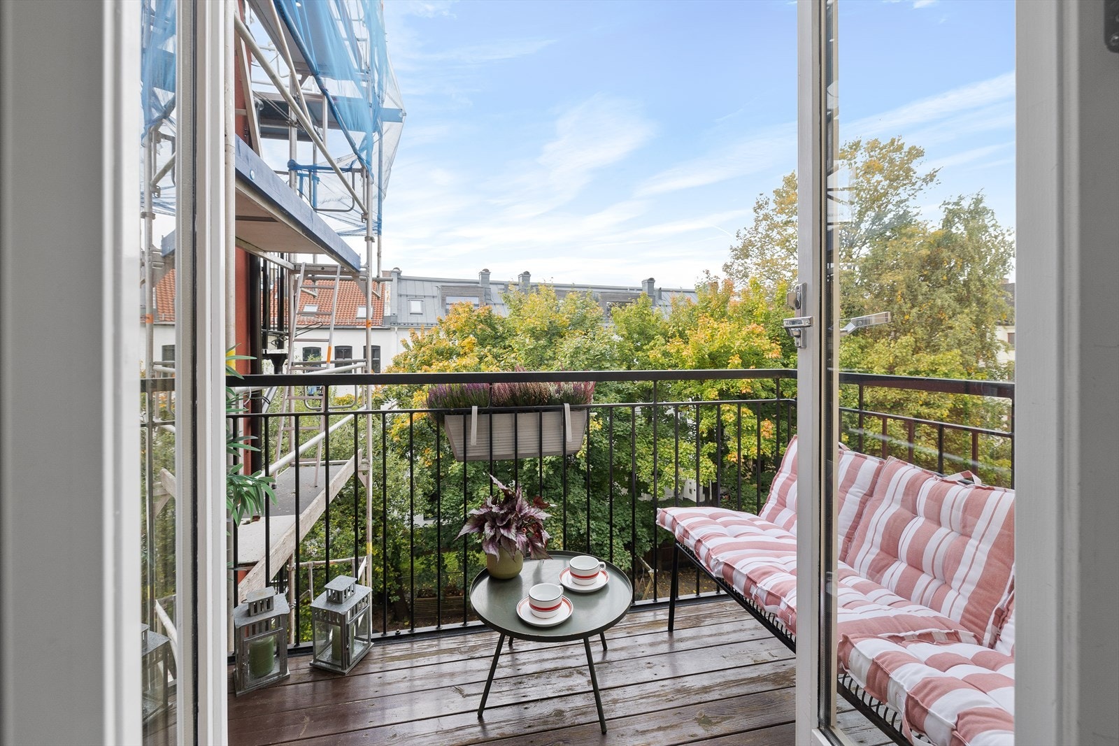 Her er det plass til utemøblement, grill og beplantning. Galleribilde