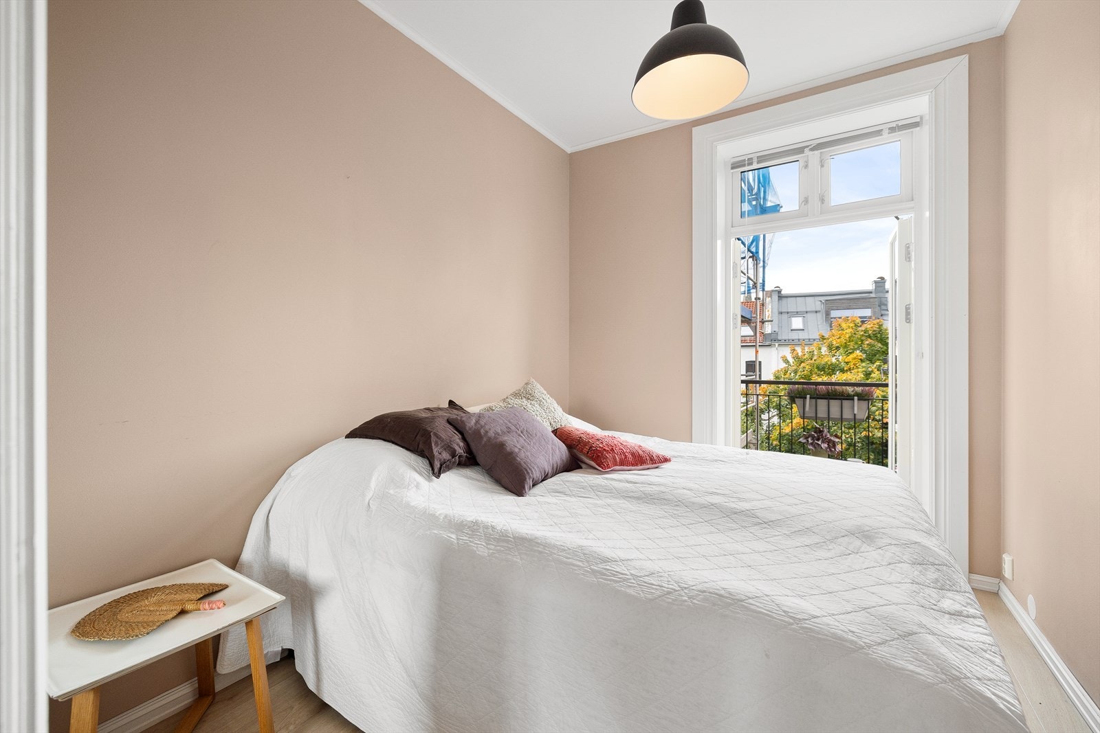 Soverom 2 passer ypperlig som hovedsoverom, barnerom, gjesterom eller kontor. Galleribilde