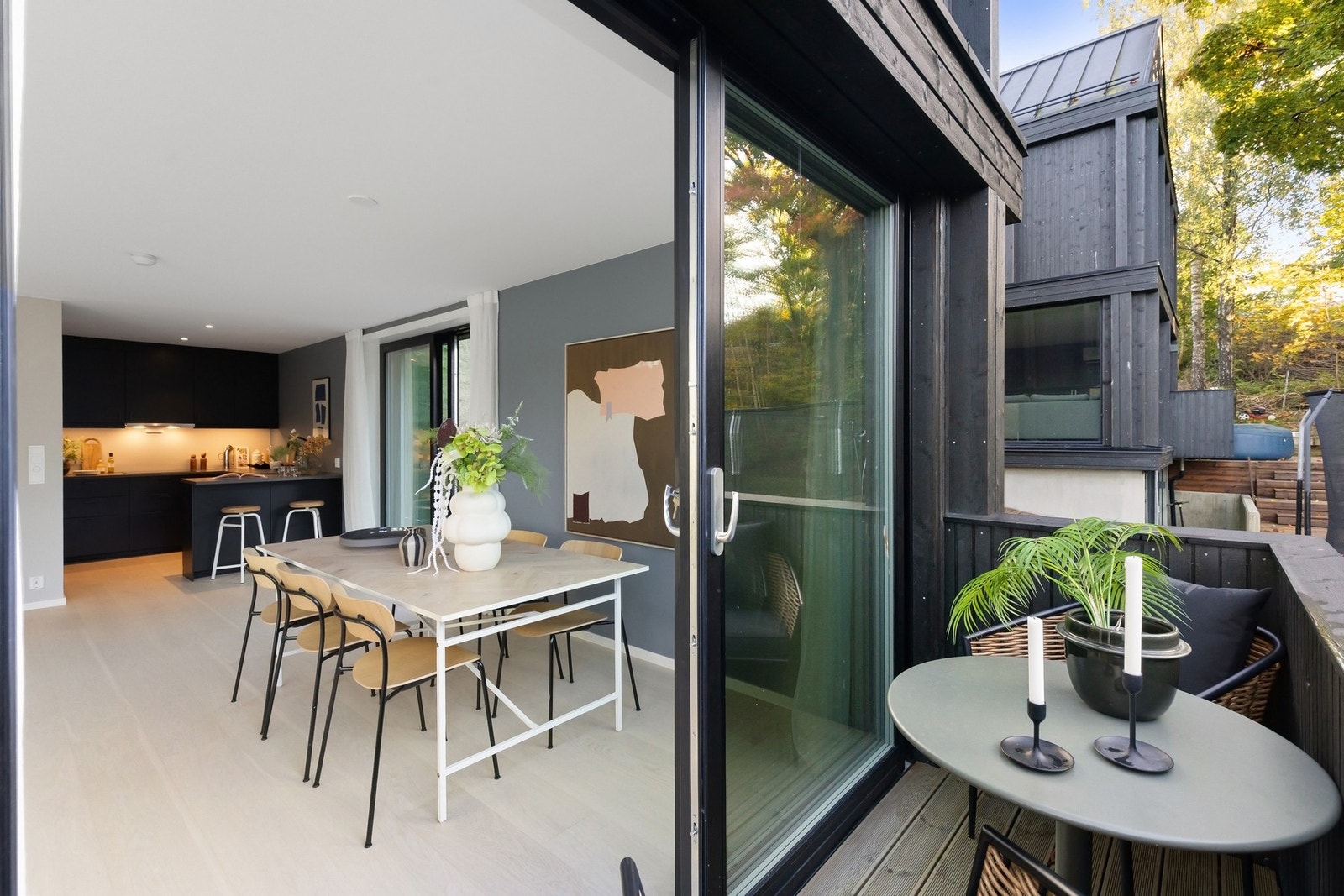 Det er plass til et cafésett og diverse beplantning. Galleribilde