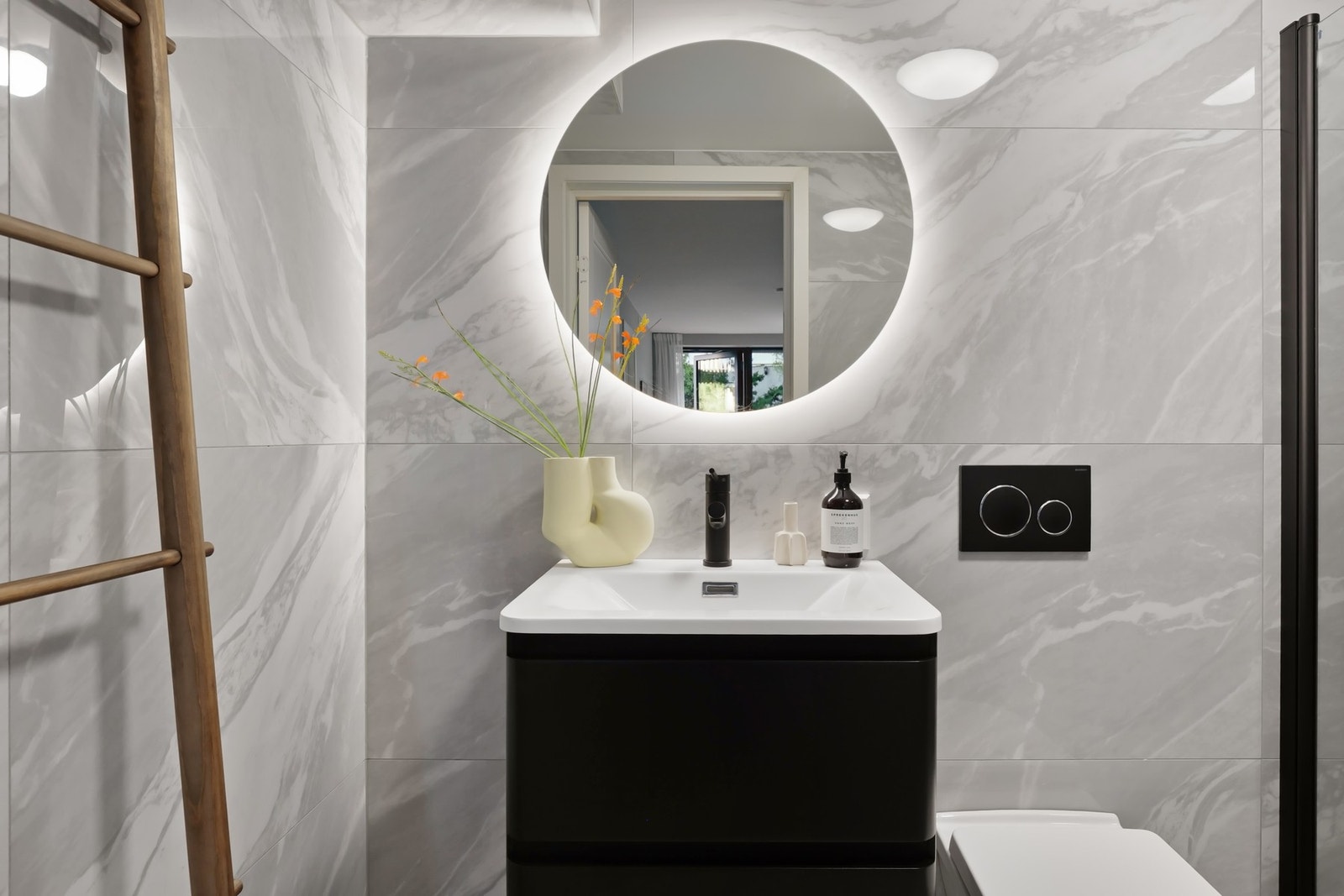 Elektriske varmekabler i gulv gir en komfortabel oppvarming. Galleribilde