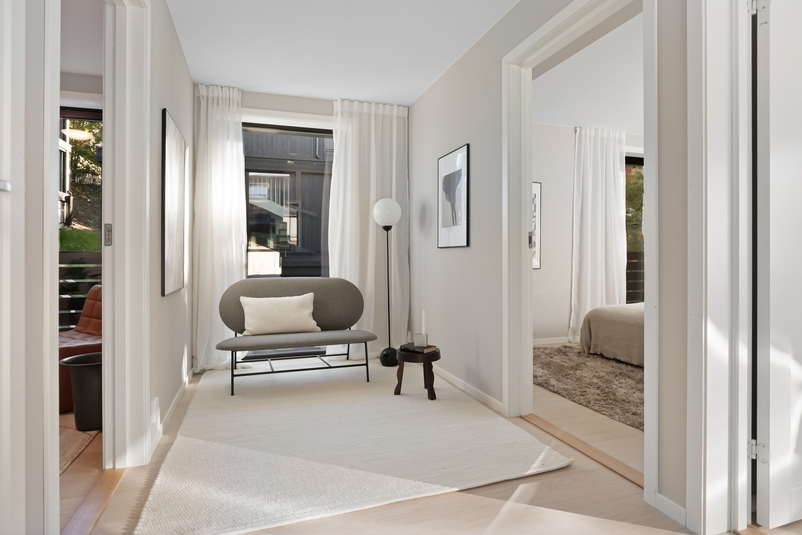 Her befinner vi oss i 2. etasje med gang, tre soverom og bad. Galleribilde