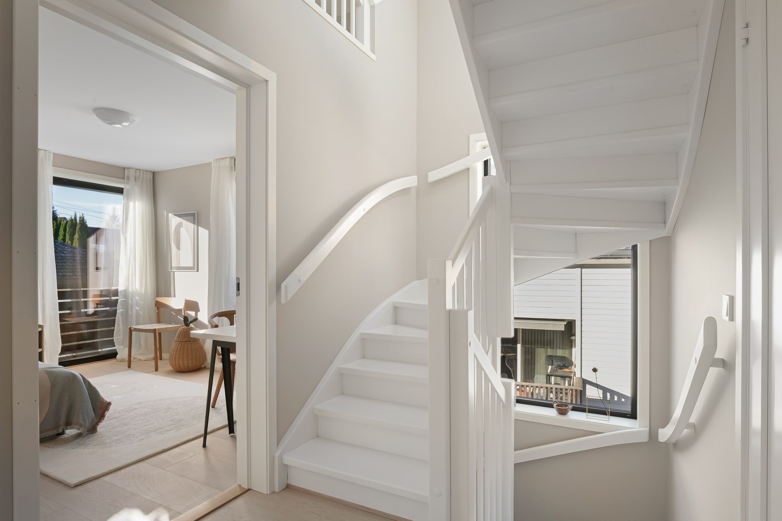 Trappeløpet som leder opp til loftsetasjen. Galleribilde