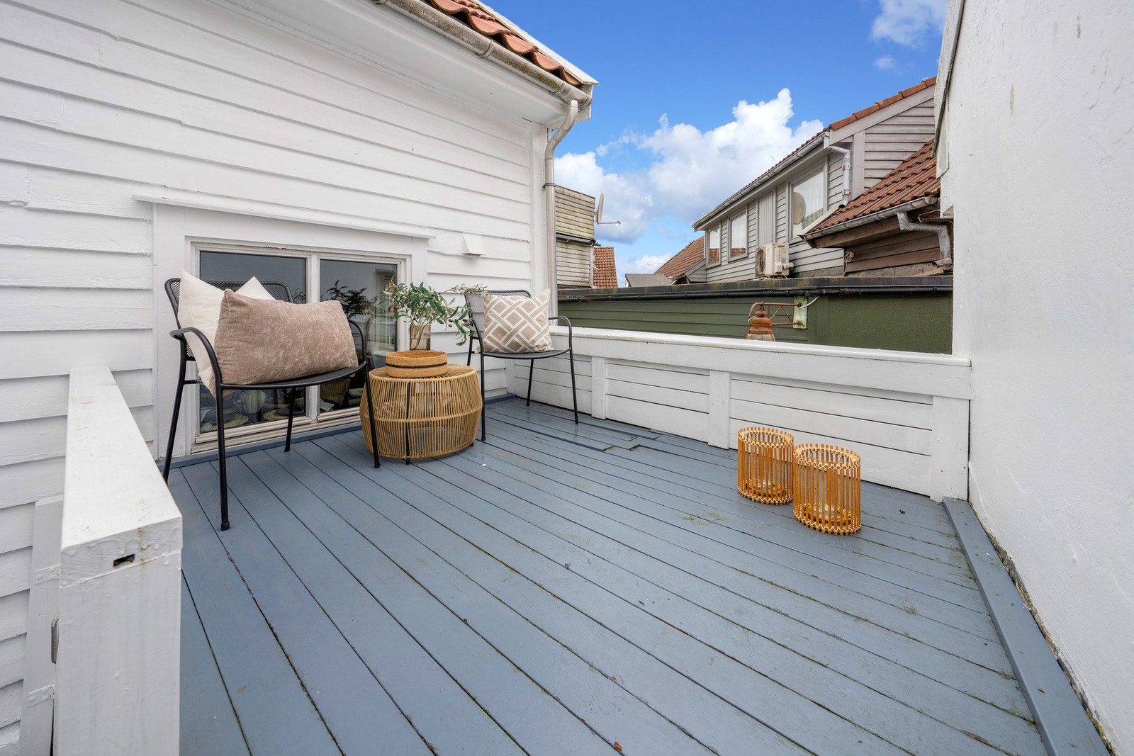 Den øvre terrassen, under er det praktisk lagringsplass Galleribilde