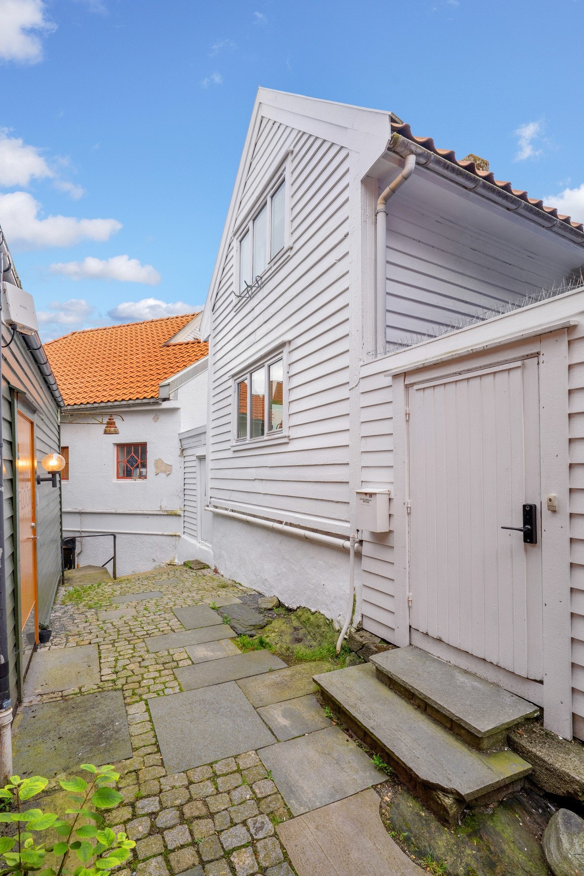 Selvom man bort midt i sentrumskjernen, er dette en liten sidegate som har lite gjennomgangstrafikk Galleribilde