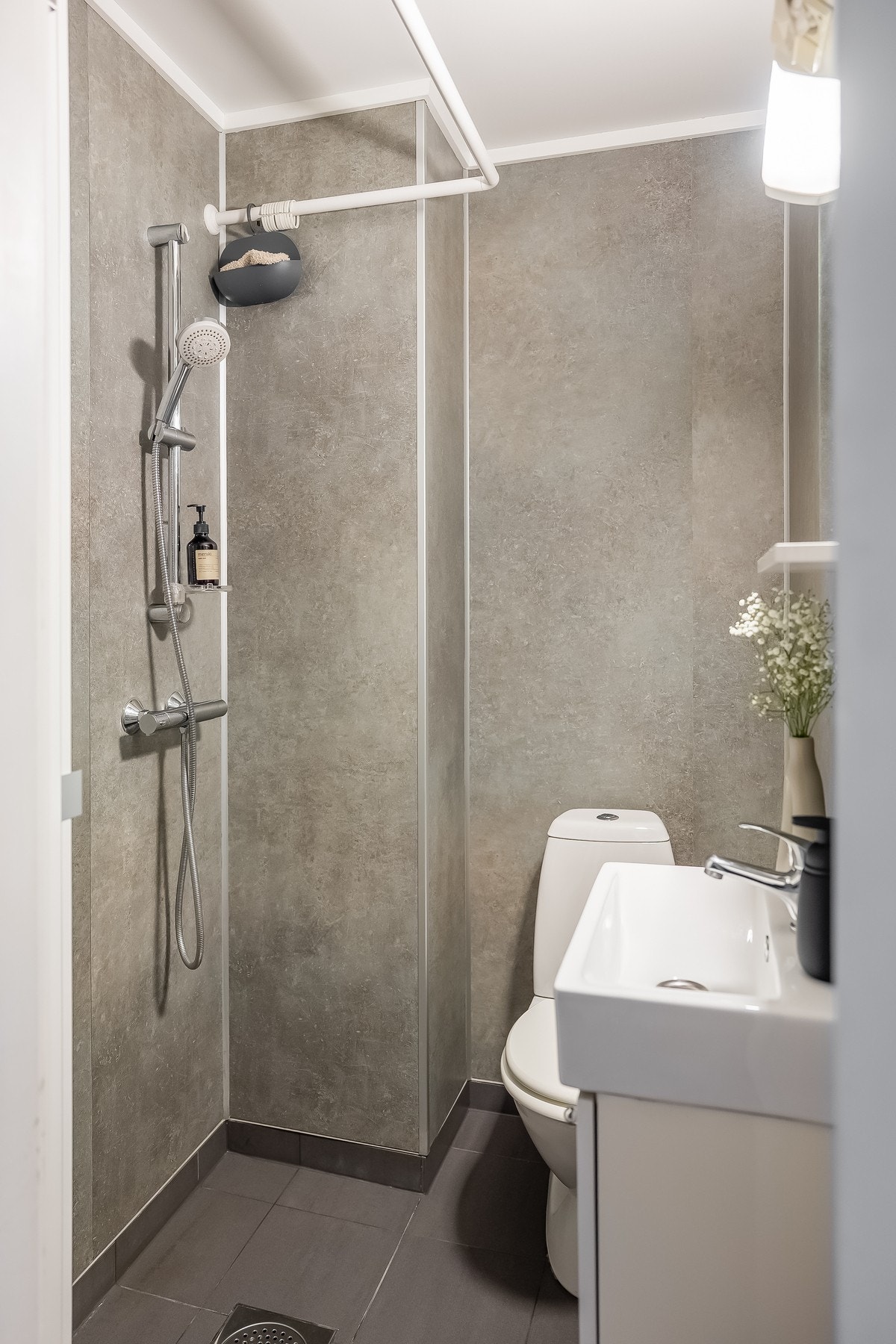 Flott bad som ble pusset opp i 2023 (TG1). Vaskemaskin medfølger i handelen. Galleribilde