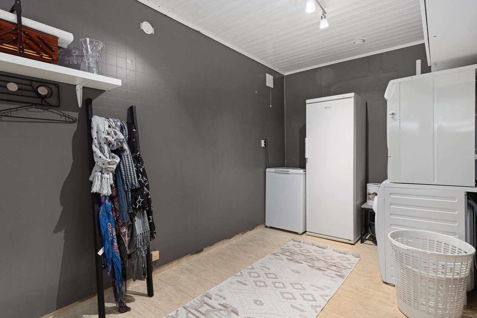 Vaskerom med opplegg for vaskemaskin og tørketrommel. Galleribilde