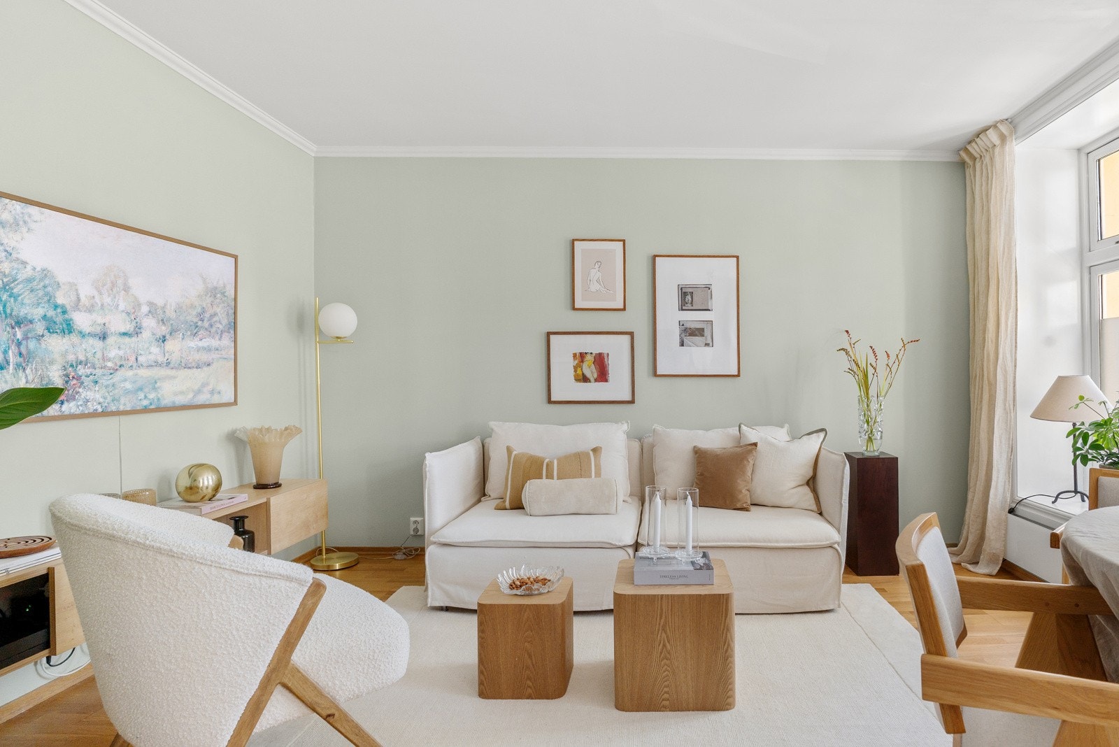Dette er en lys og gjennomgående 3-romsleilighet i en klassisk bygård på øvre Grünerløkka. Galleribilde