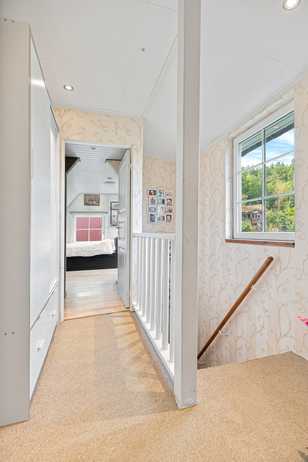 I denne etasjen finner man 3 gode soverom, toalettrom og garderoberom. Galleribilde