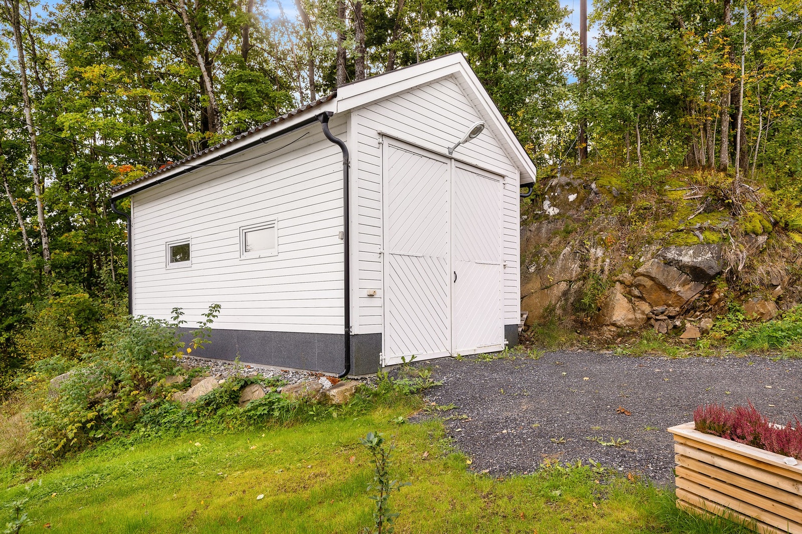 Garasje med plass til bobil eller båt. Galleribilde