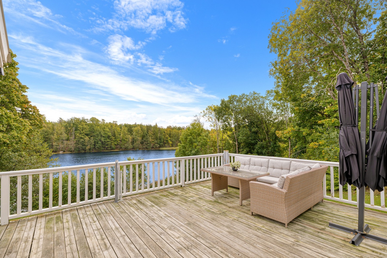 På verandaen er det gode solforhold. Galleribilde