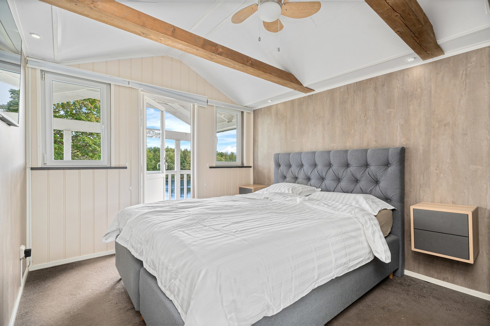 Lekkert hovedsoverom med god plass til dobbeltseng og garderobe. Galleribilde