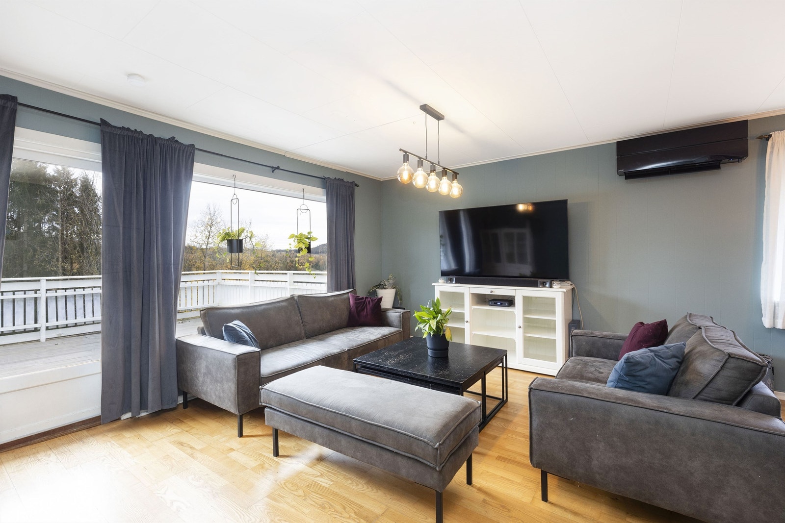 Stue. Det er satt inn stålrør i pipen. Galleribilde