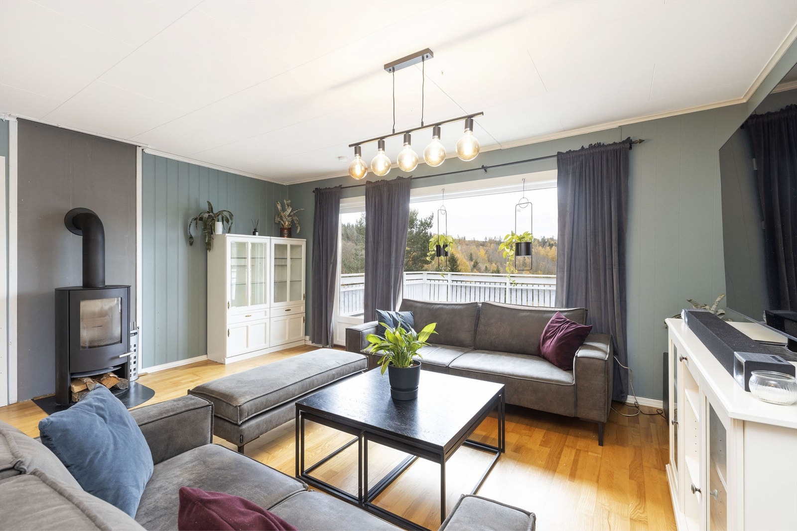 Stue. Det er satt inn stålrør i pipen. Galleribilde