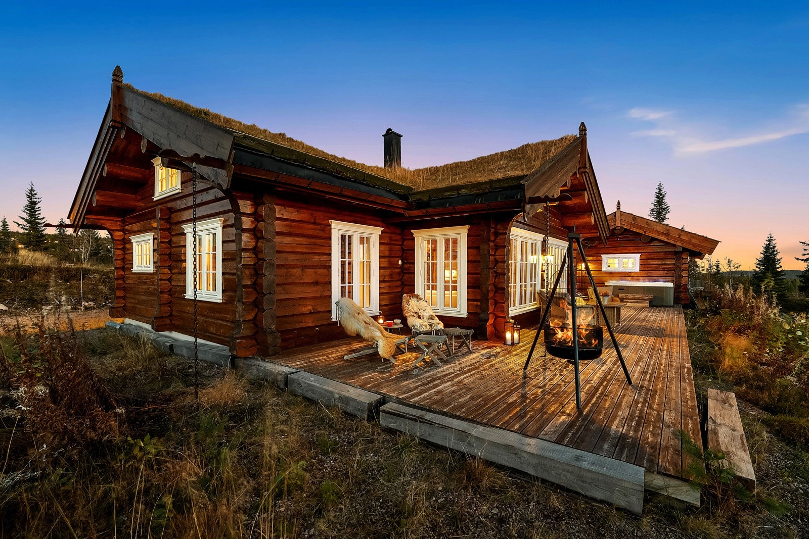 Hytten ligger åpent og fint på romslig tomt. Galleribilde