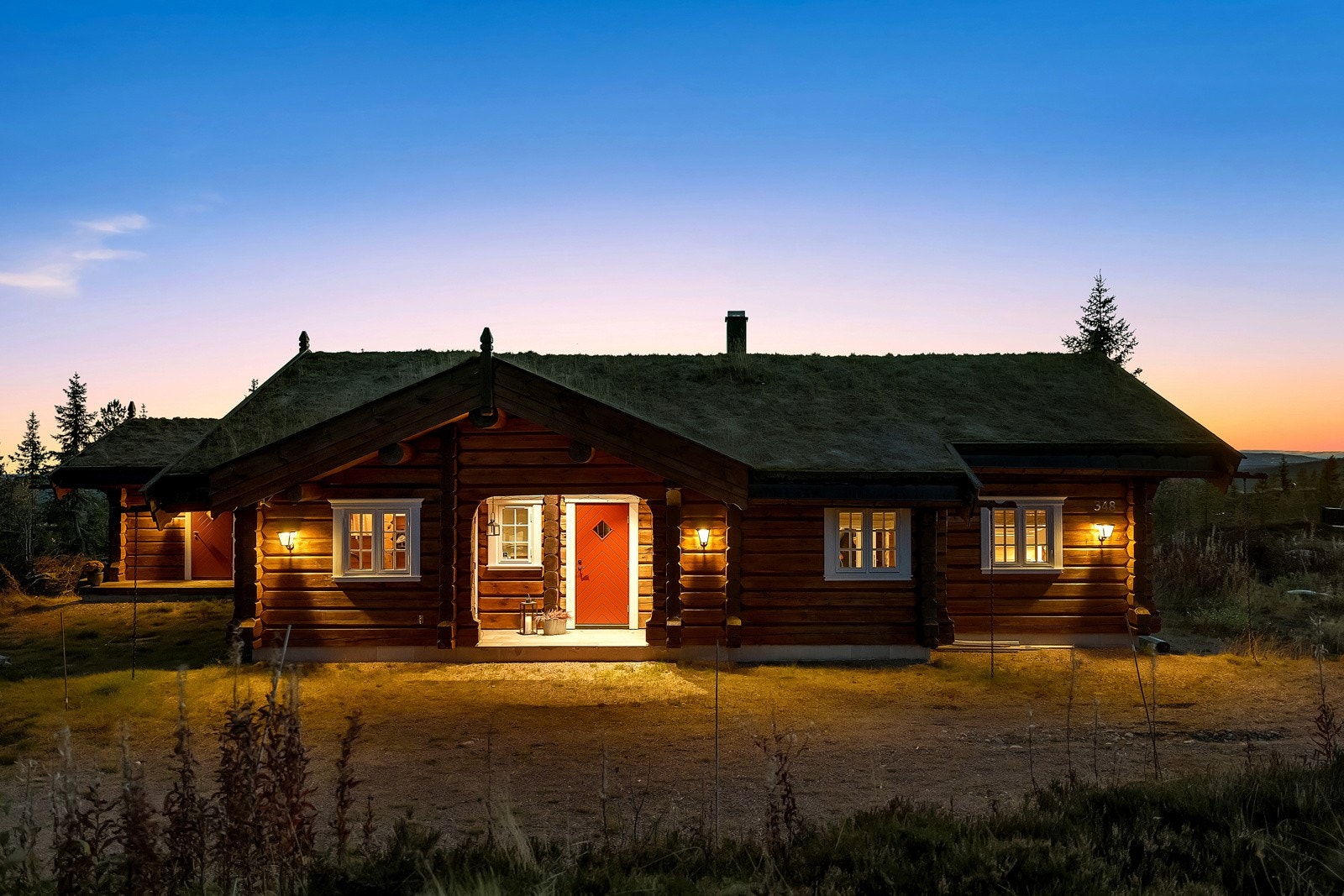 Hytten har et hyggelig inngangsparti, med lett tilgang til annekset. Galleribilde