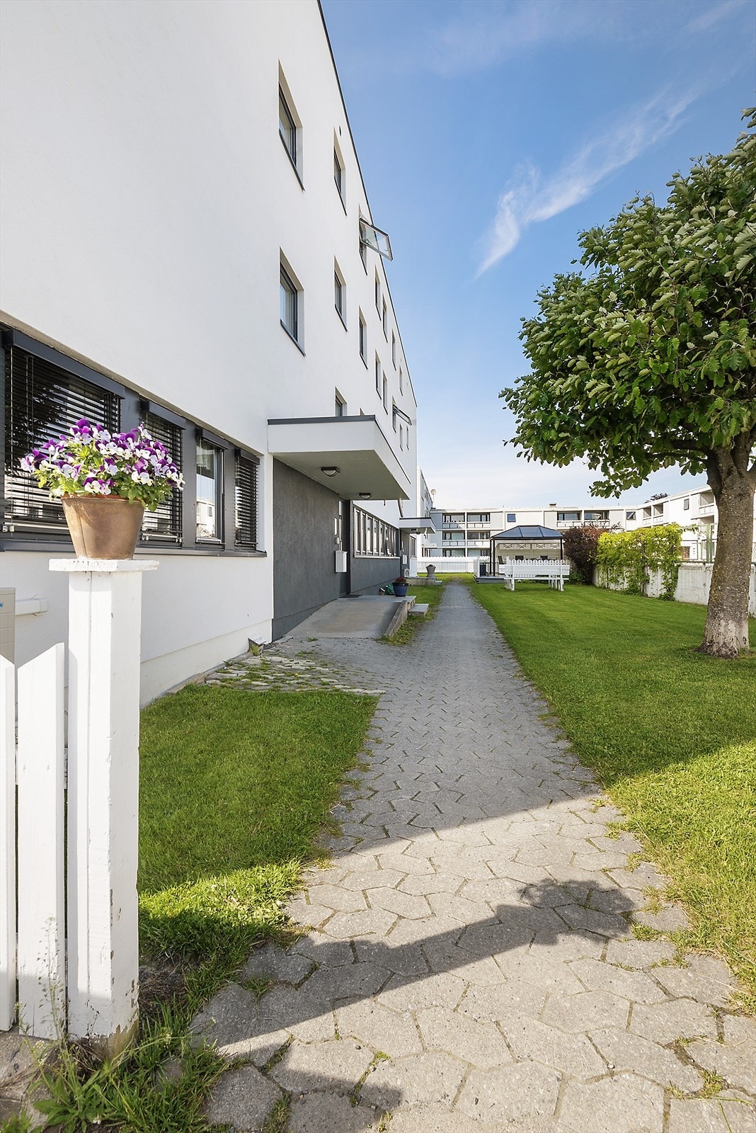 Inngangsparti. Galleribilde