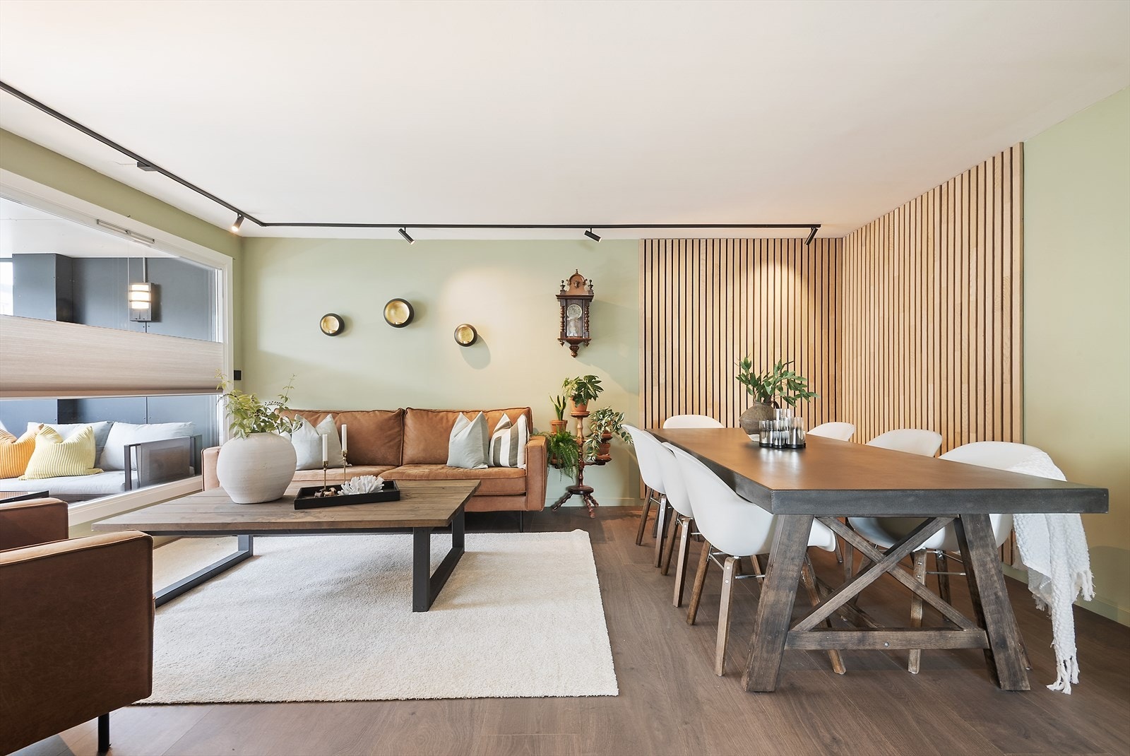 Stilig spilevegg som del av stuen. Galleribilde