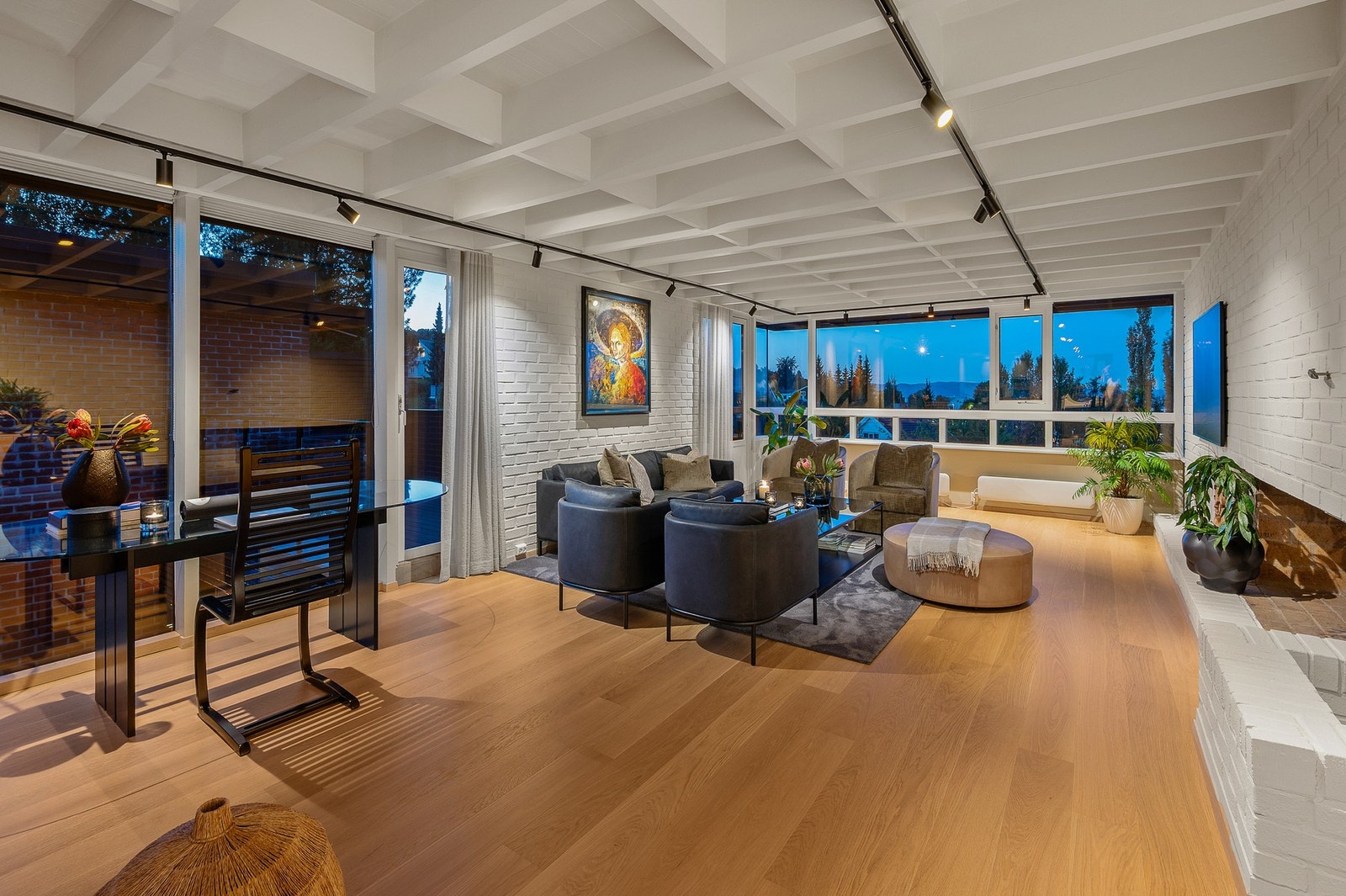 Luftig hovedetasje med en stue på hele 55 kvm. Galleribilde