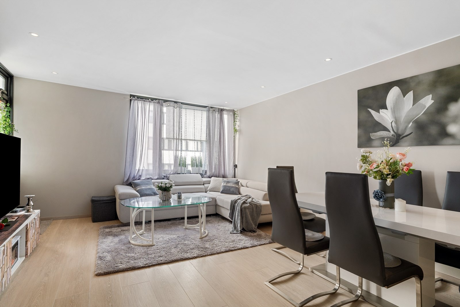 Flytt inn til en enkel hverdag med oppusset standard og nærhet til alt du trenger i det daglige. Galleribilde