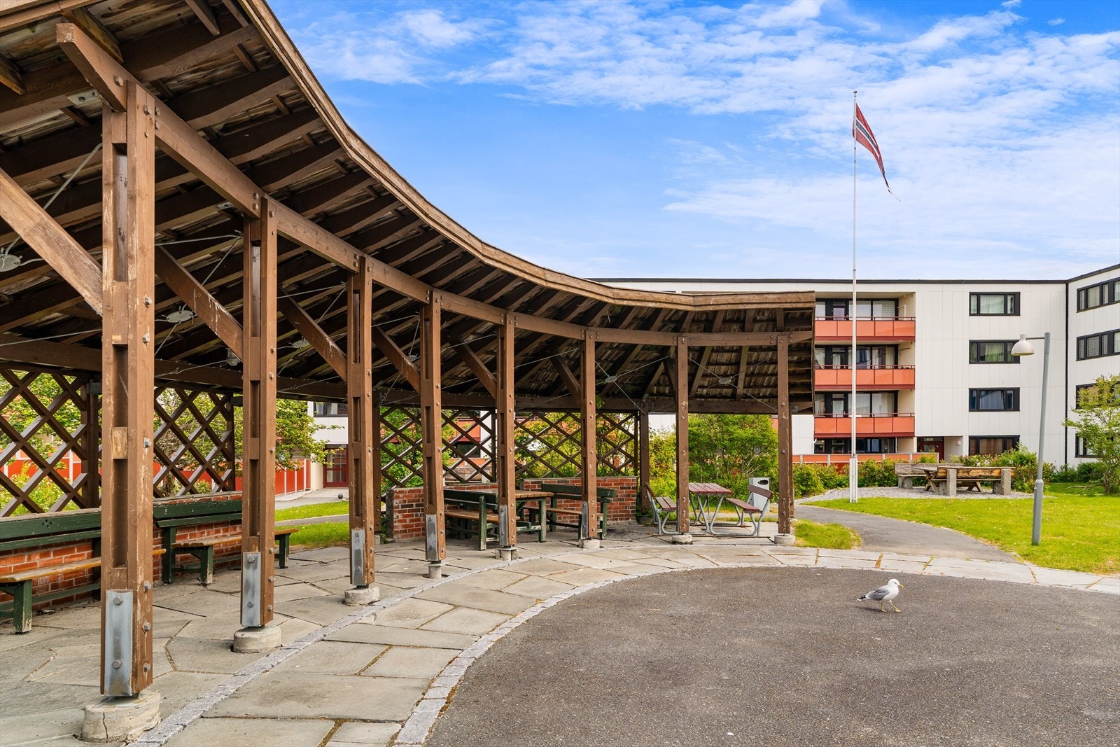 Uteområdet i borettslaget byr på gode muligheter for sosiale sammenkomster. Galleribilde