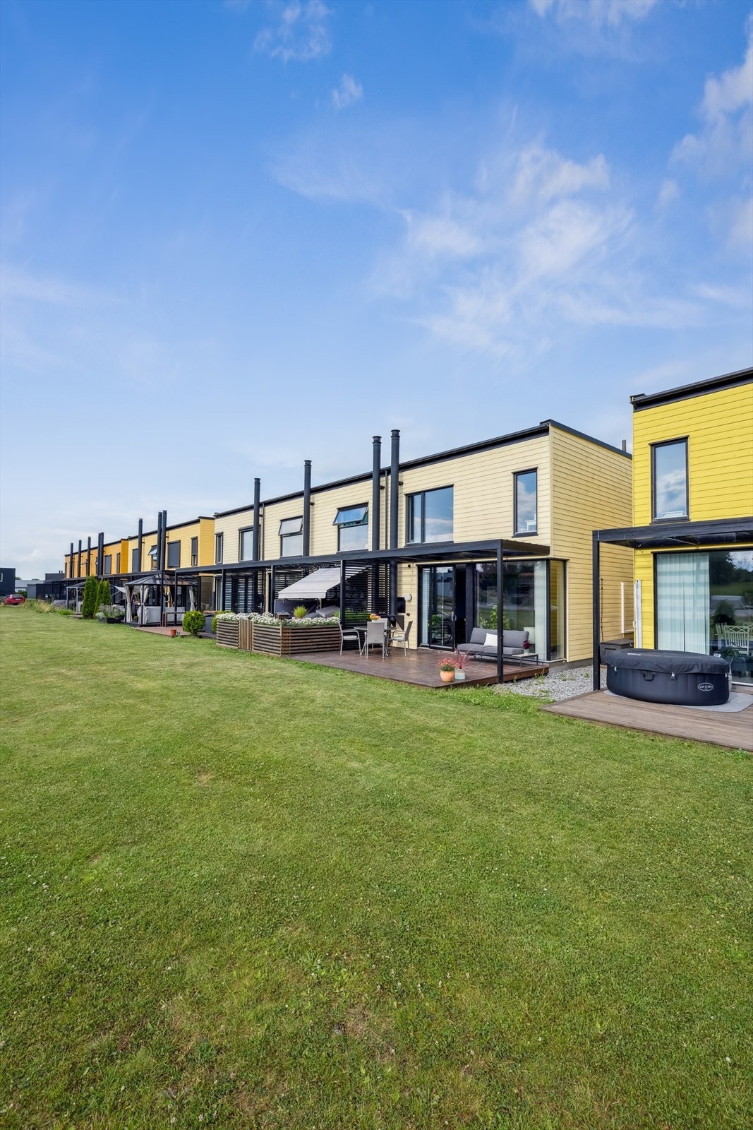 Praktisk og moderne rekkehusleilighet over to plan. Galleribilde