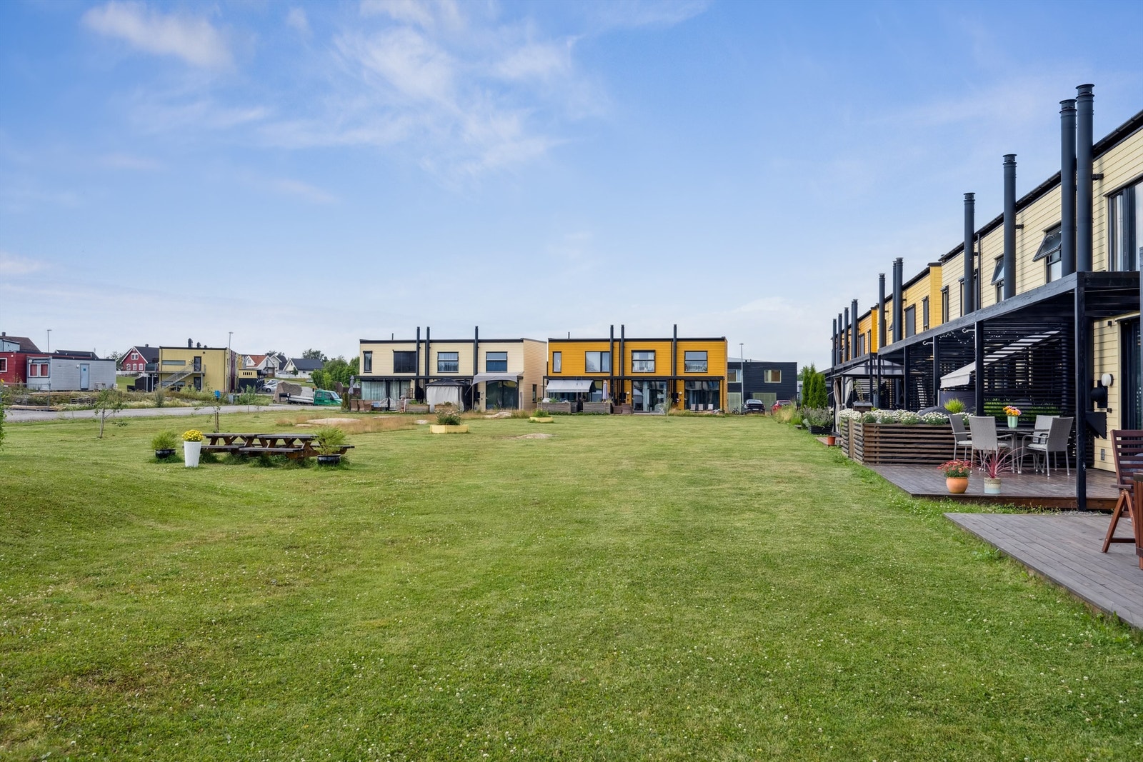 Store grøntområder og god boltreplass for liten og stor. Galleribilde