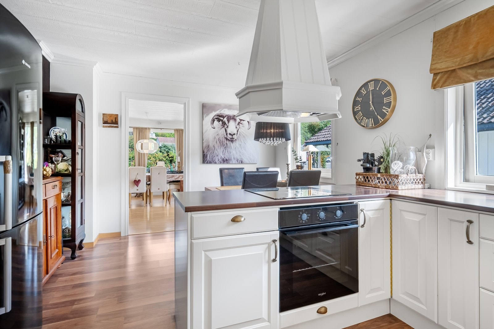 Her bestiller de små omeletten fra far i huset. Galleribilde