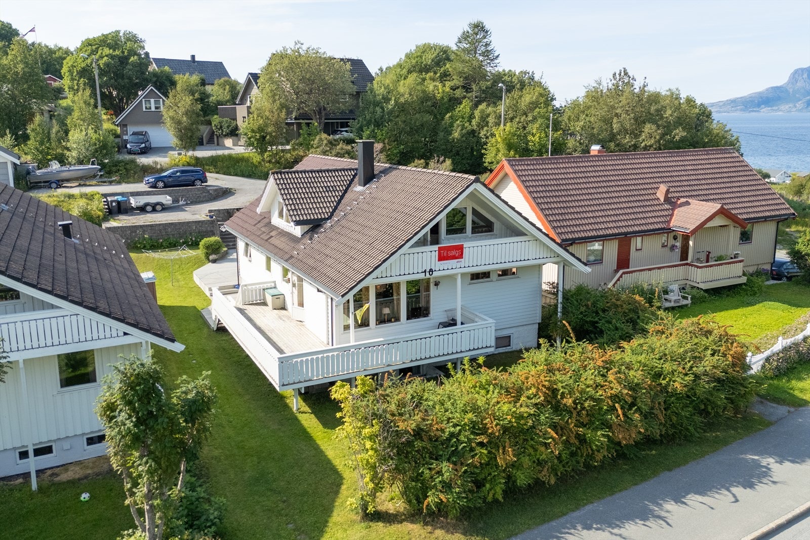 Balkong/terrasser på 3 av husets sider. Galleribilde