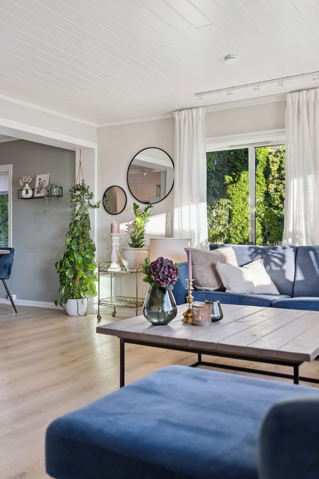 Boligen er pusset opp med delikate farger og materialvalg. Galleribilde