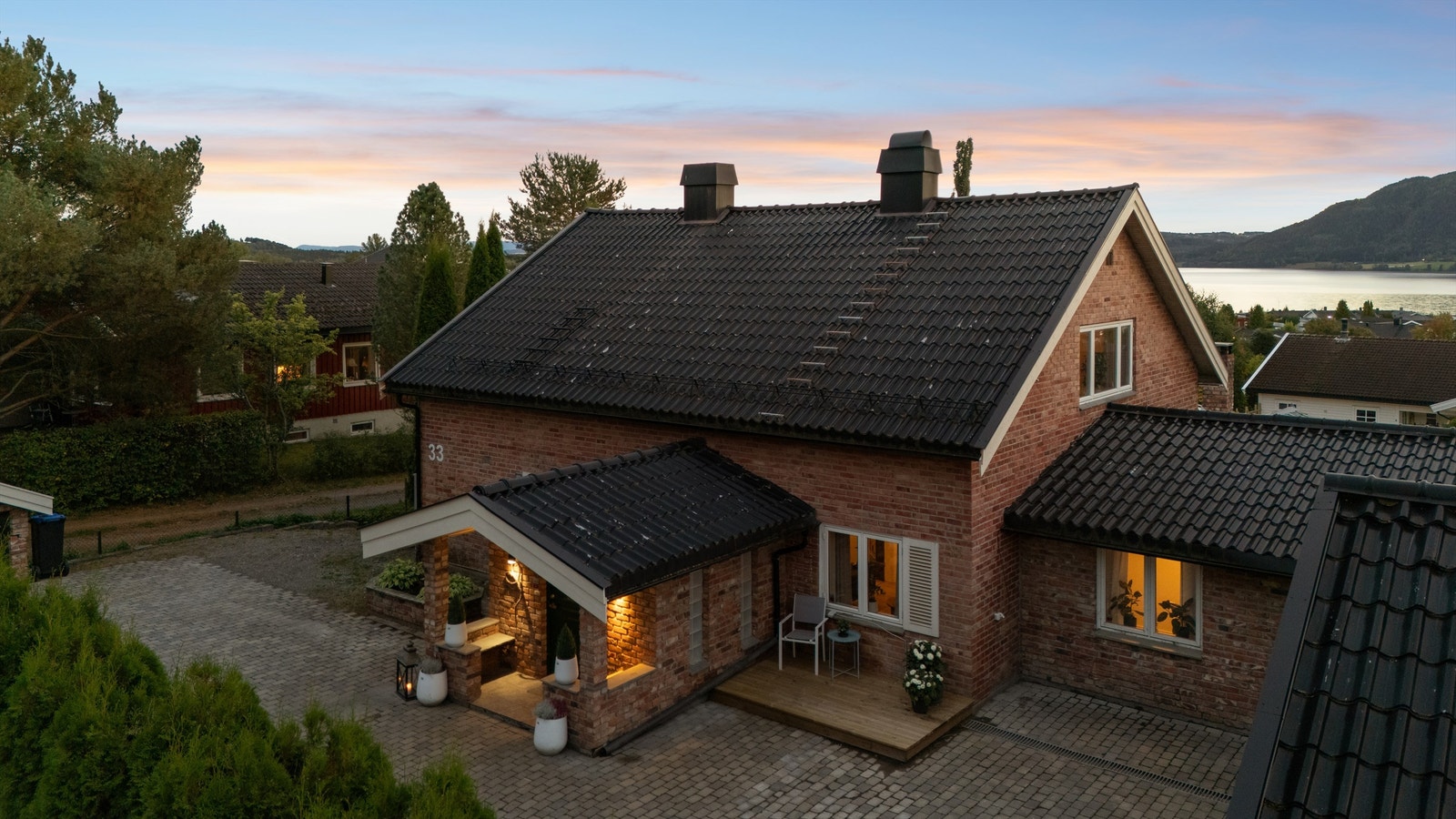 Flott og særpreget villaeiendom med svært god beliggenhet i populært boligområde. Galleribilde