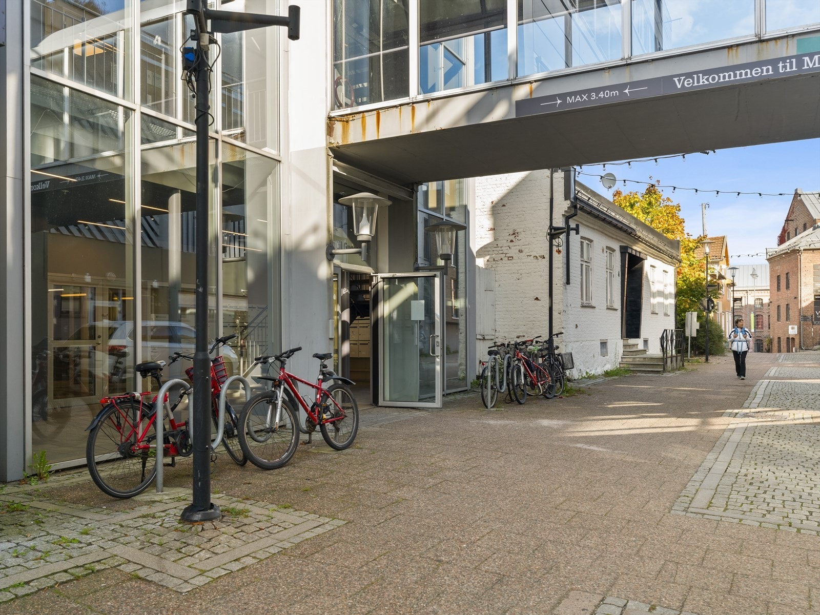 Gudes gate 1A ligger i hjertet av Moss sentrum, et område kjent for sitt mangfold av fasiliteter og nærhet til både natur og urbane tilbud. Galleribilde