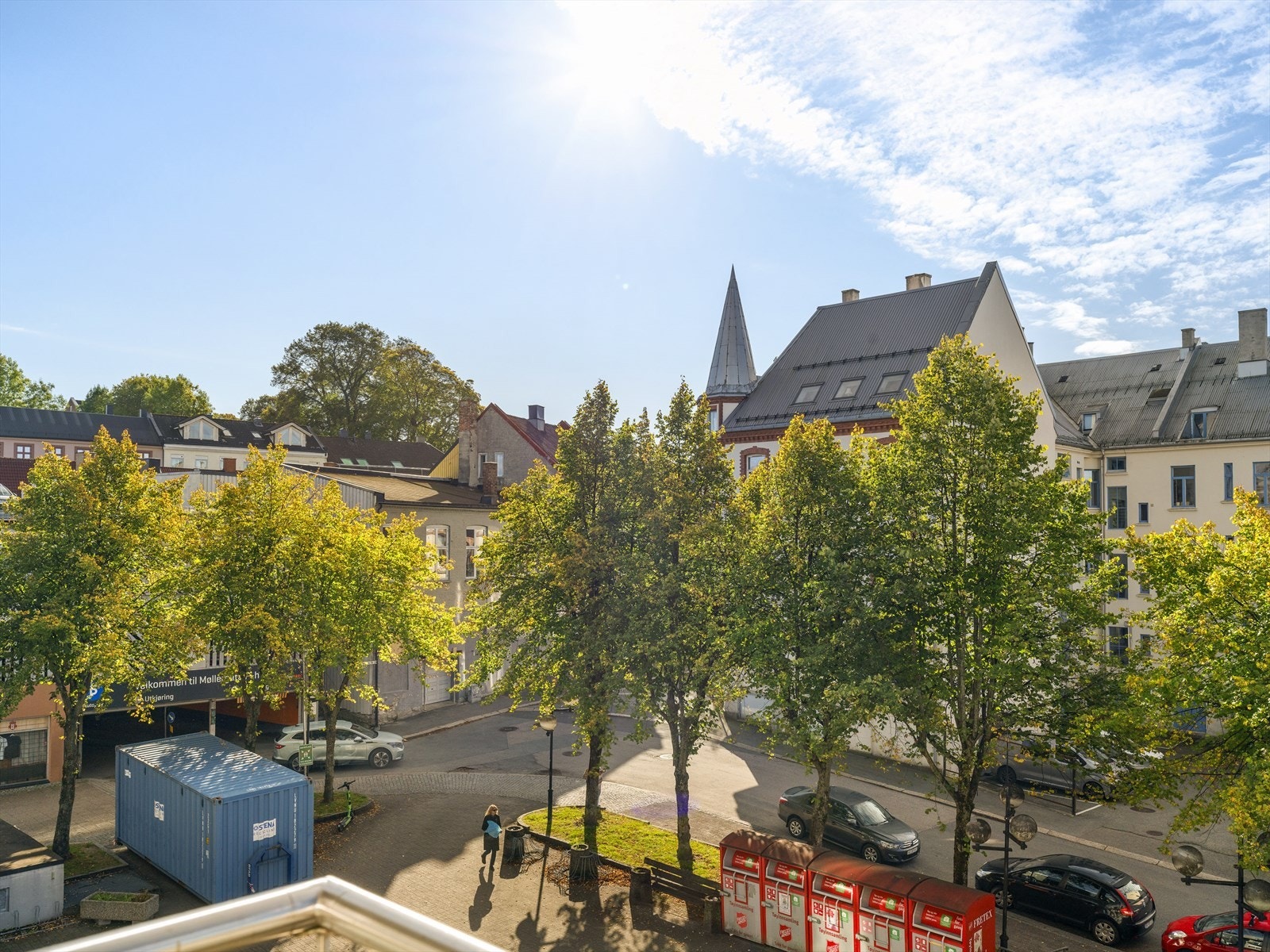 Området er spesielt anbefalt for studenter, enslige og godt voksne, og tilbyr en trygg atmosfære. Galleribilde