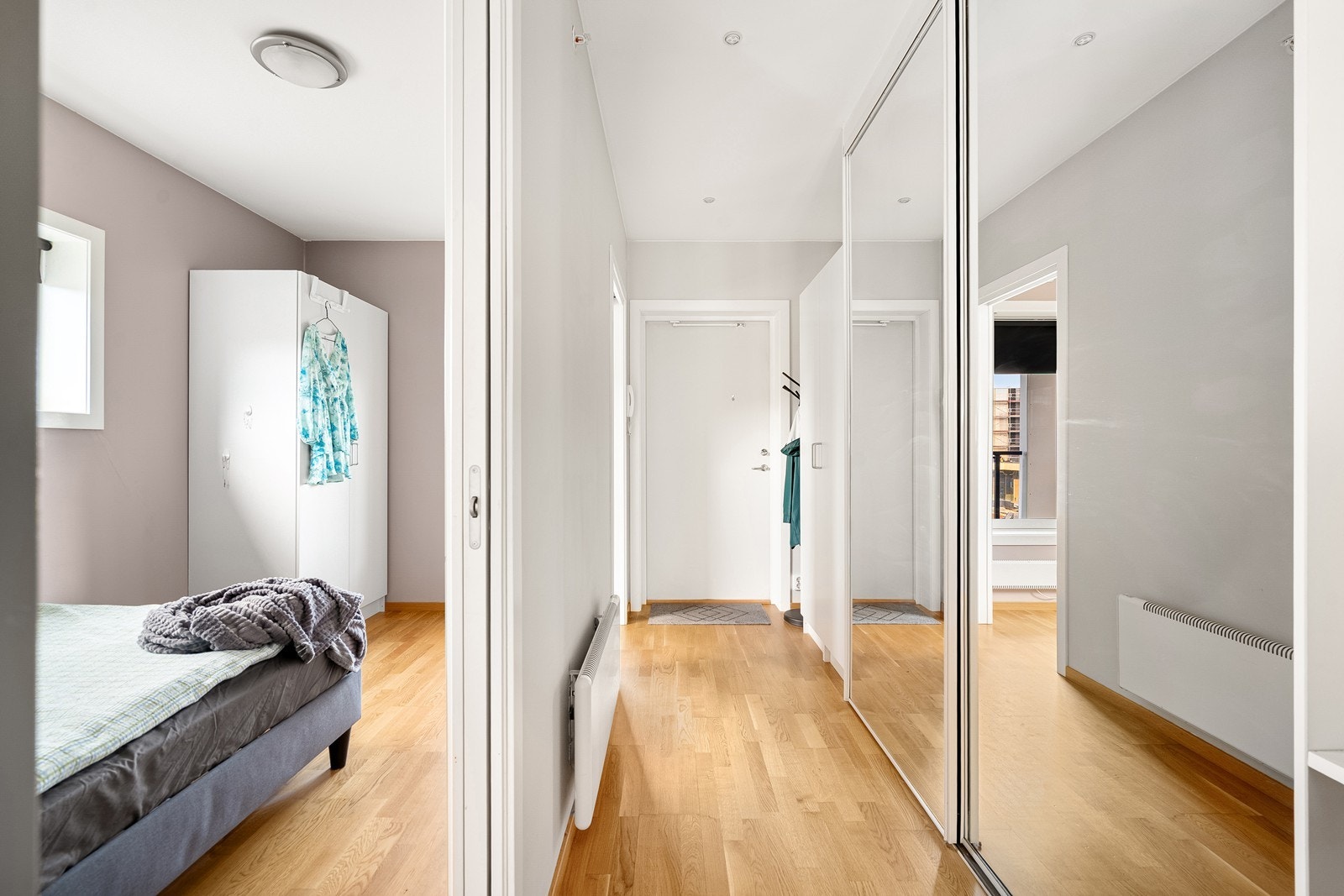 Soverommet har skyvedører på hver side av rommet slik at en han plassere sengen i midten om ønskelig. Galleribilde