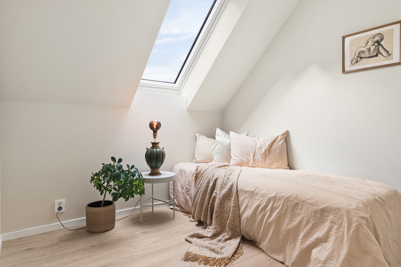 Merk at det er avvik mellom godkjente byggetegninger fra kommunen og dagens innredning i 3. etasje. Se ytterligere informasjon under punktet midlertidig brukstillatelse og ferdigattest. Galleribilde