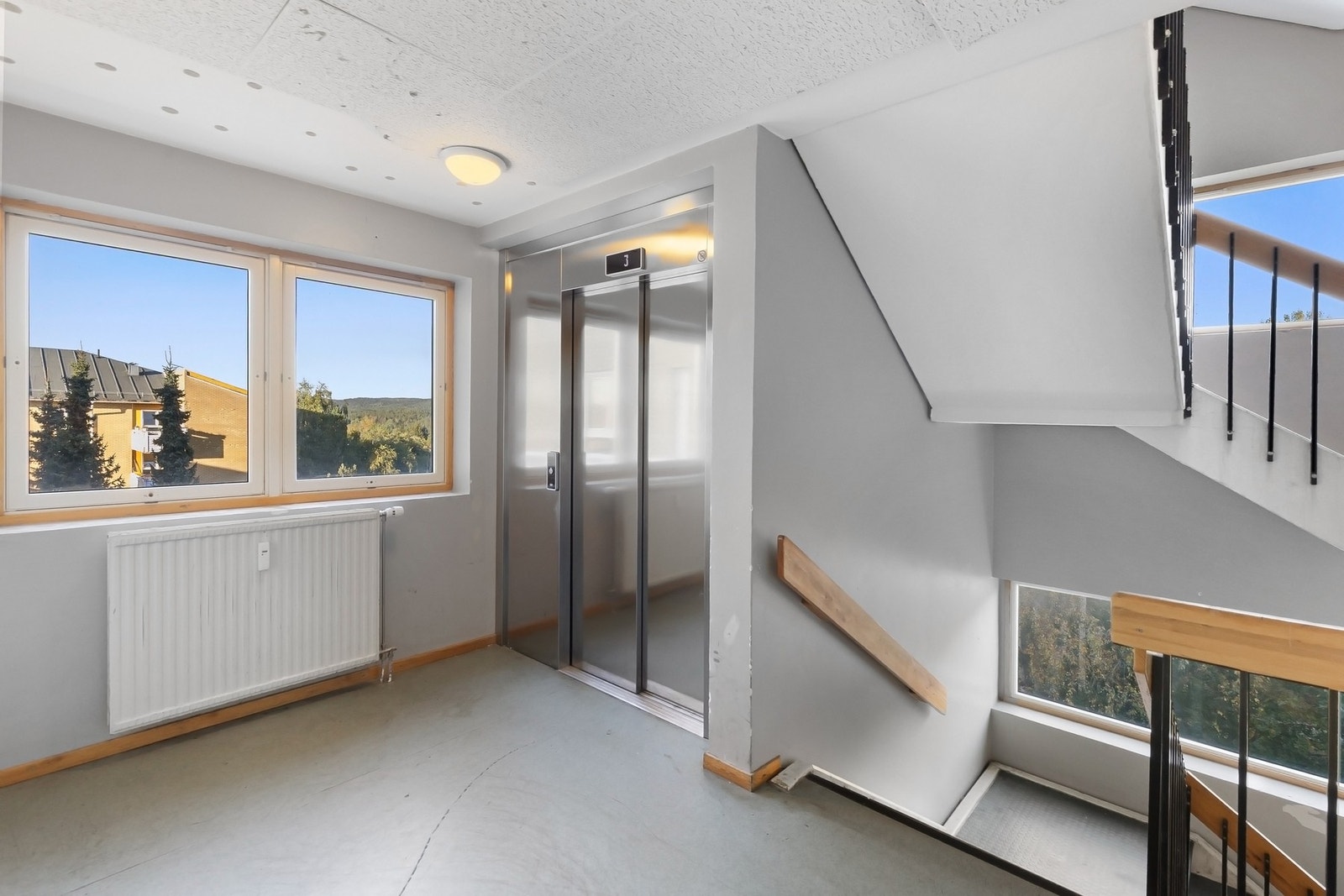 Adkomst med heis og trapper.
Blir lett å flytte inn. Galleribilde