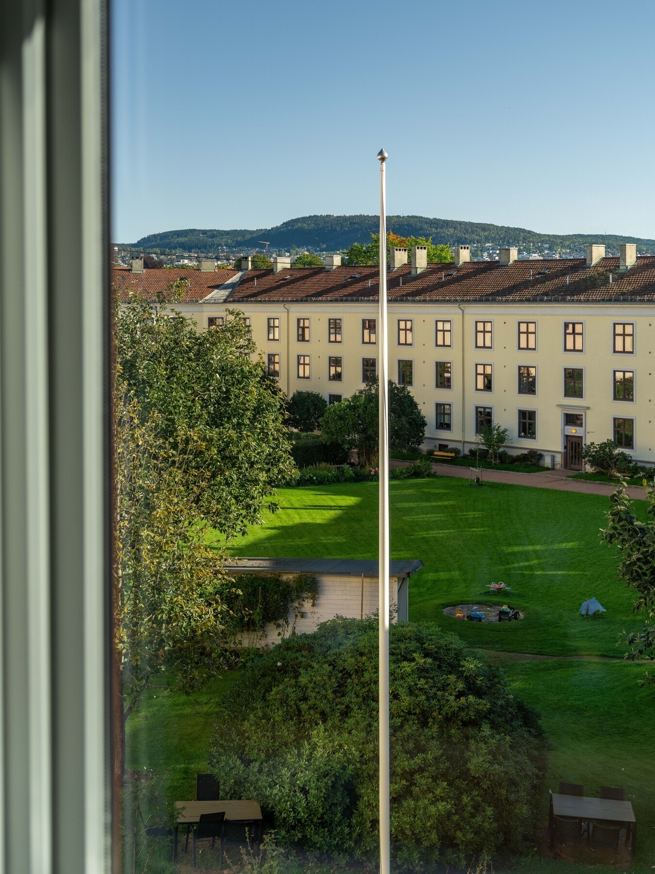 Her våkner du opp til soloppgangen over Grefsenkollen. Og fuglekvitter fra bakgården. Galleribilde