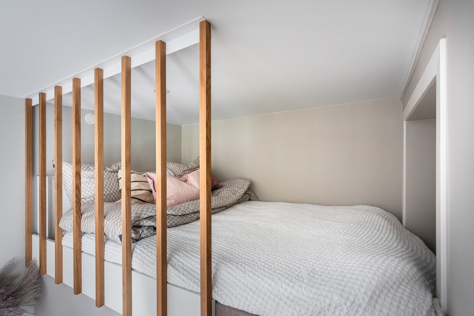 Spesialbygd sovehems, tilrettelagt for media og oppbevaring Galleribilde